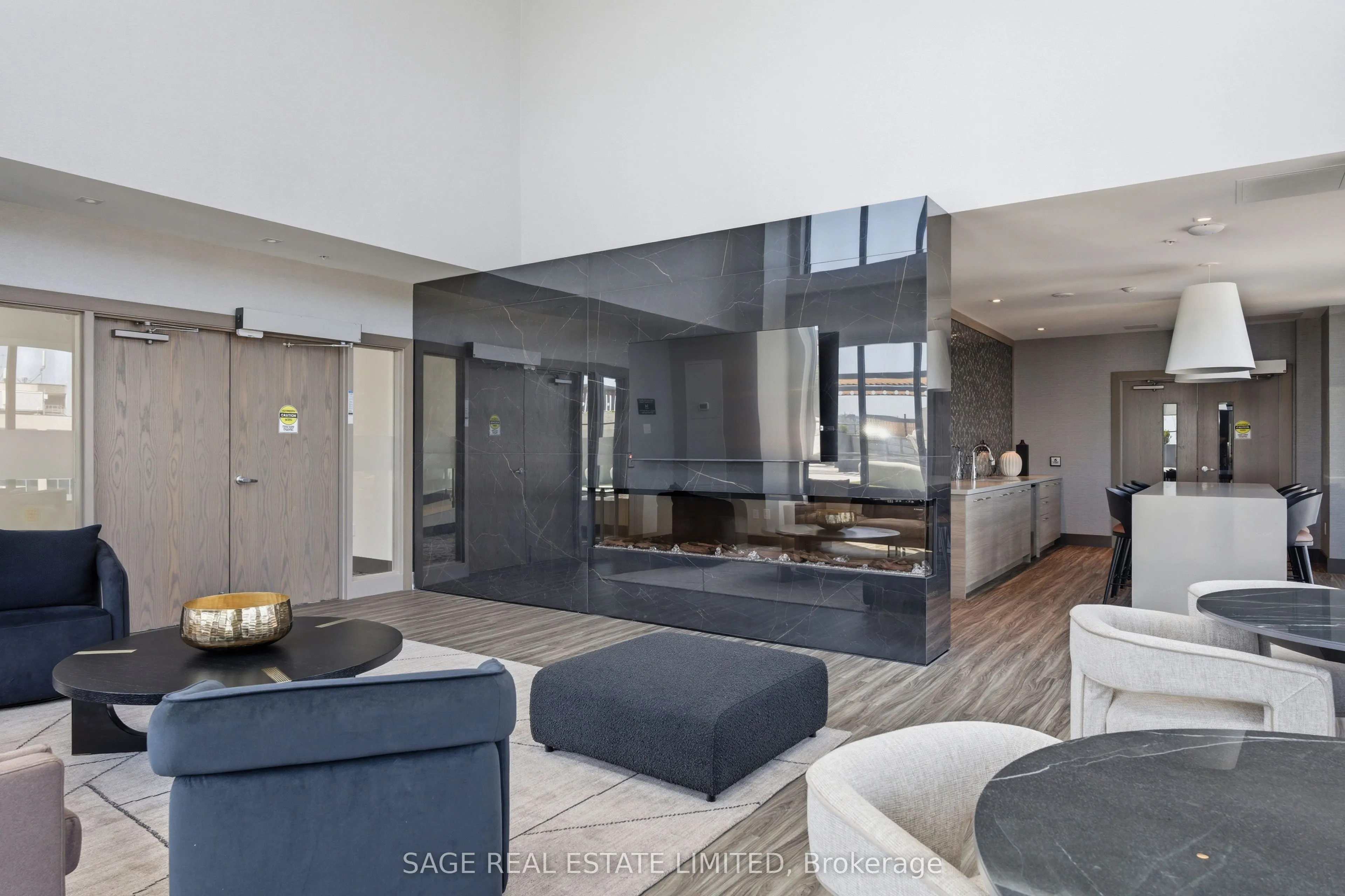 75 James Street S #1404