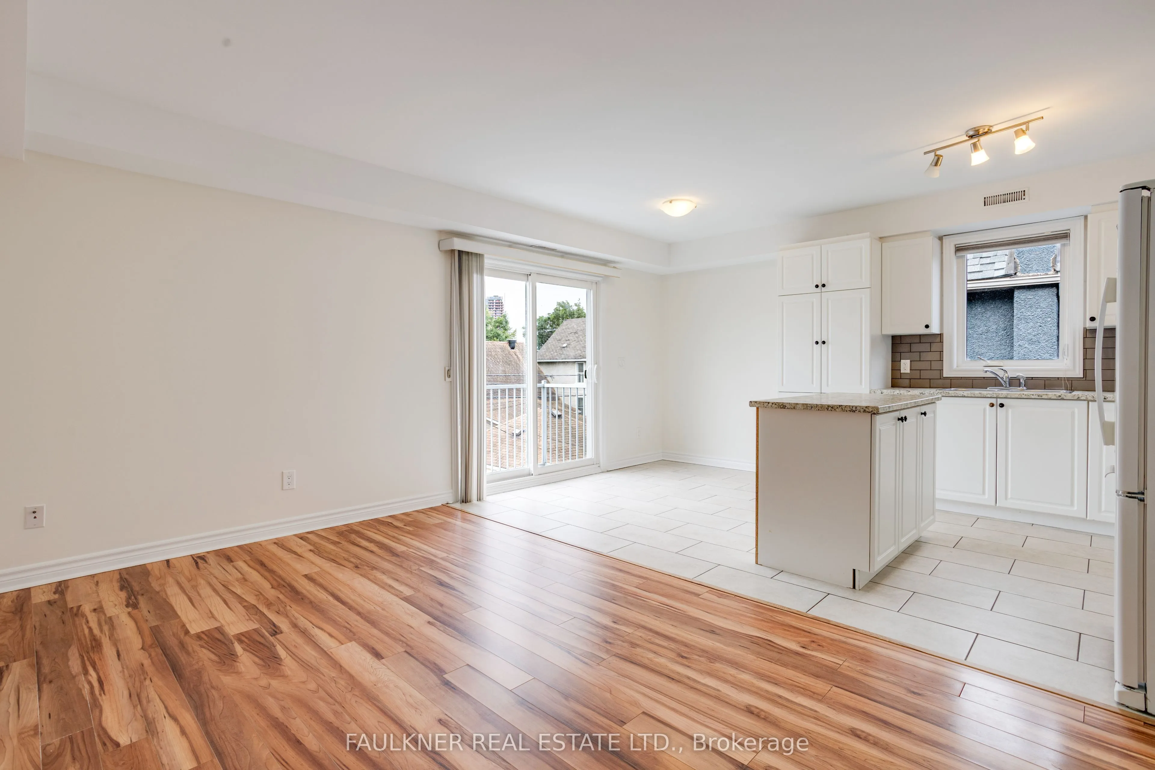 216 Carillon Street