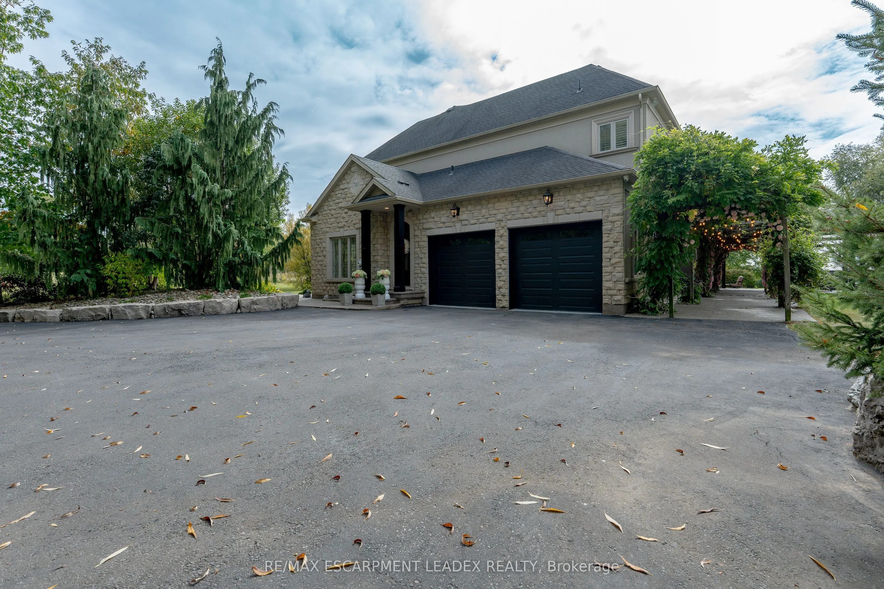 740 Fiddlers Green Road