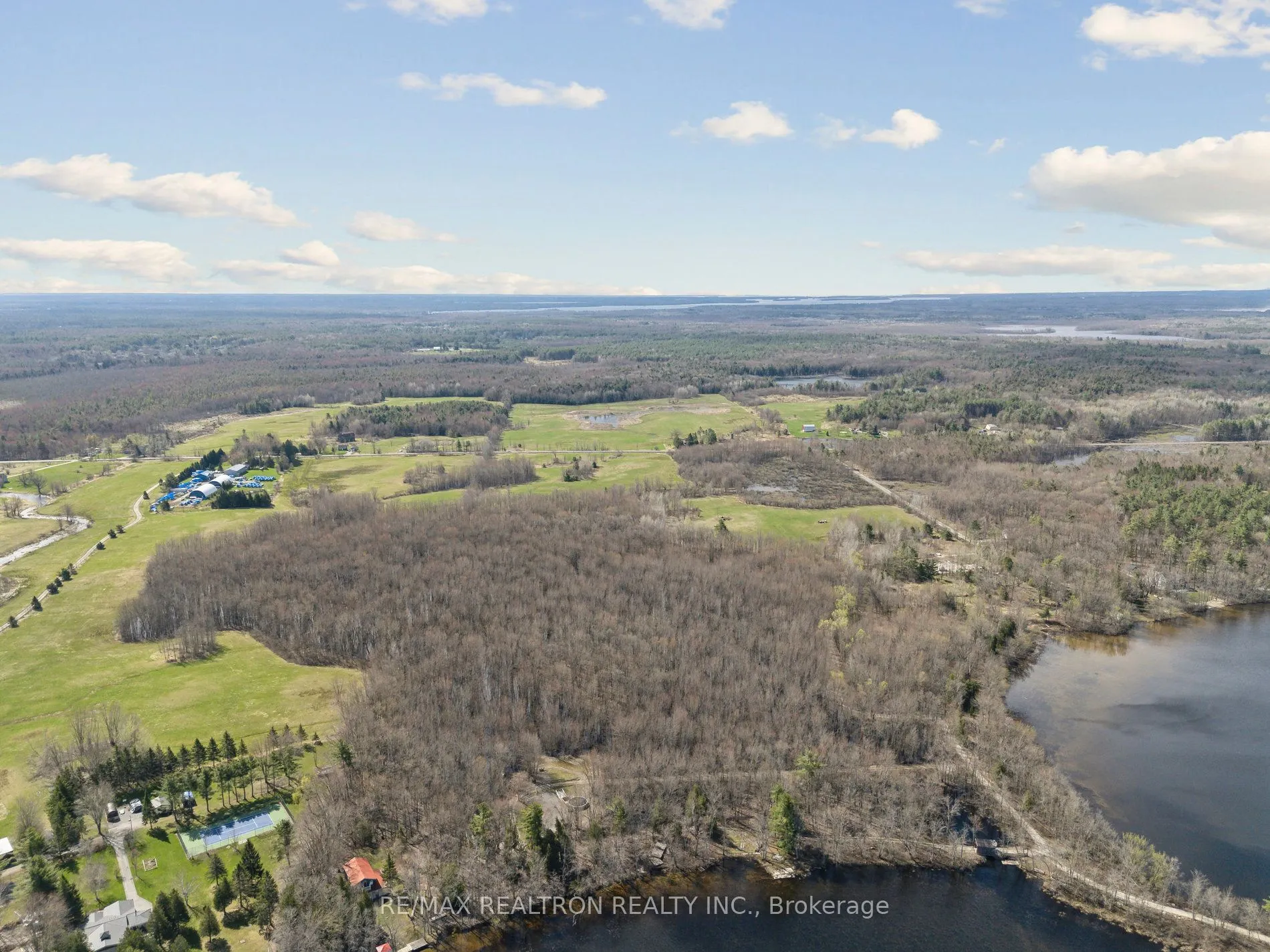 1084A WENONA LODGE Road