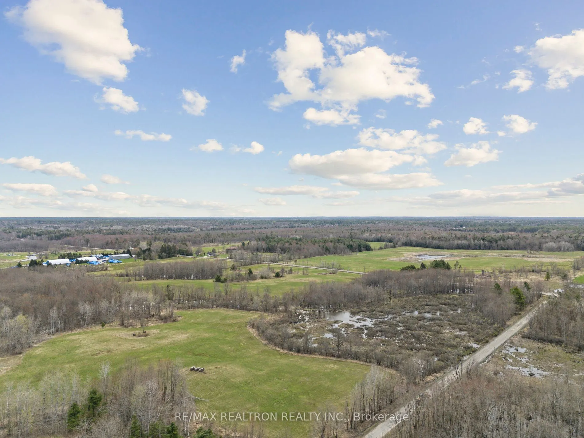 1084A WENONA LODGE Road