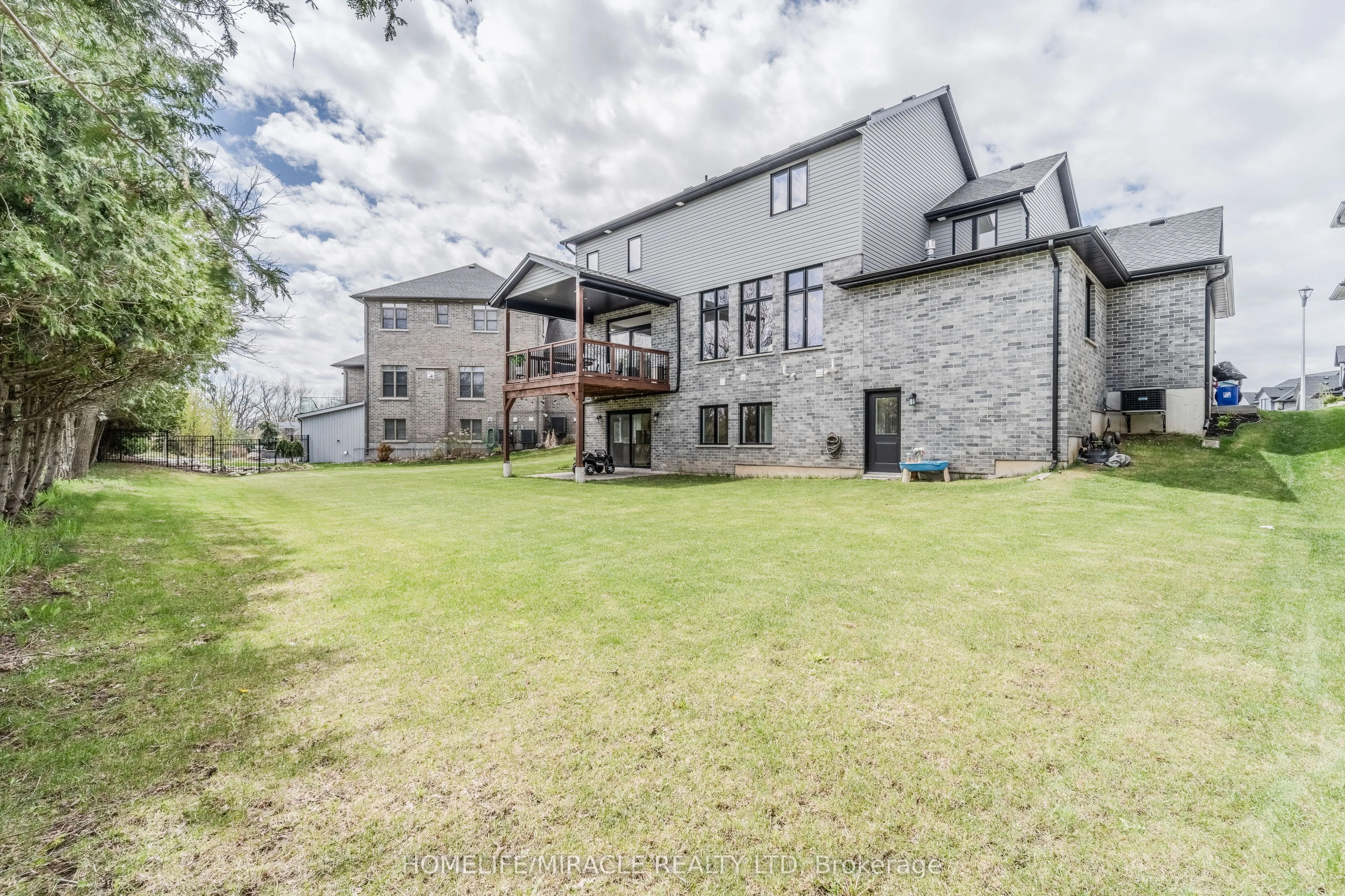 245 Tamarack Boulevard