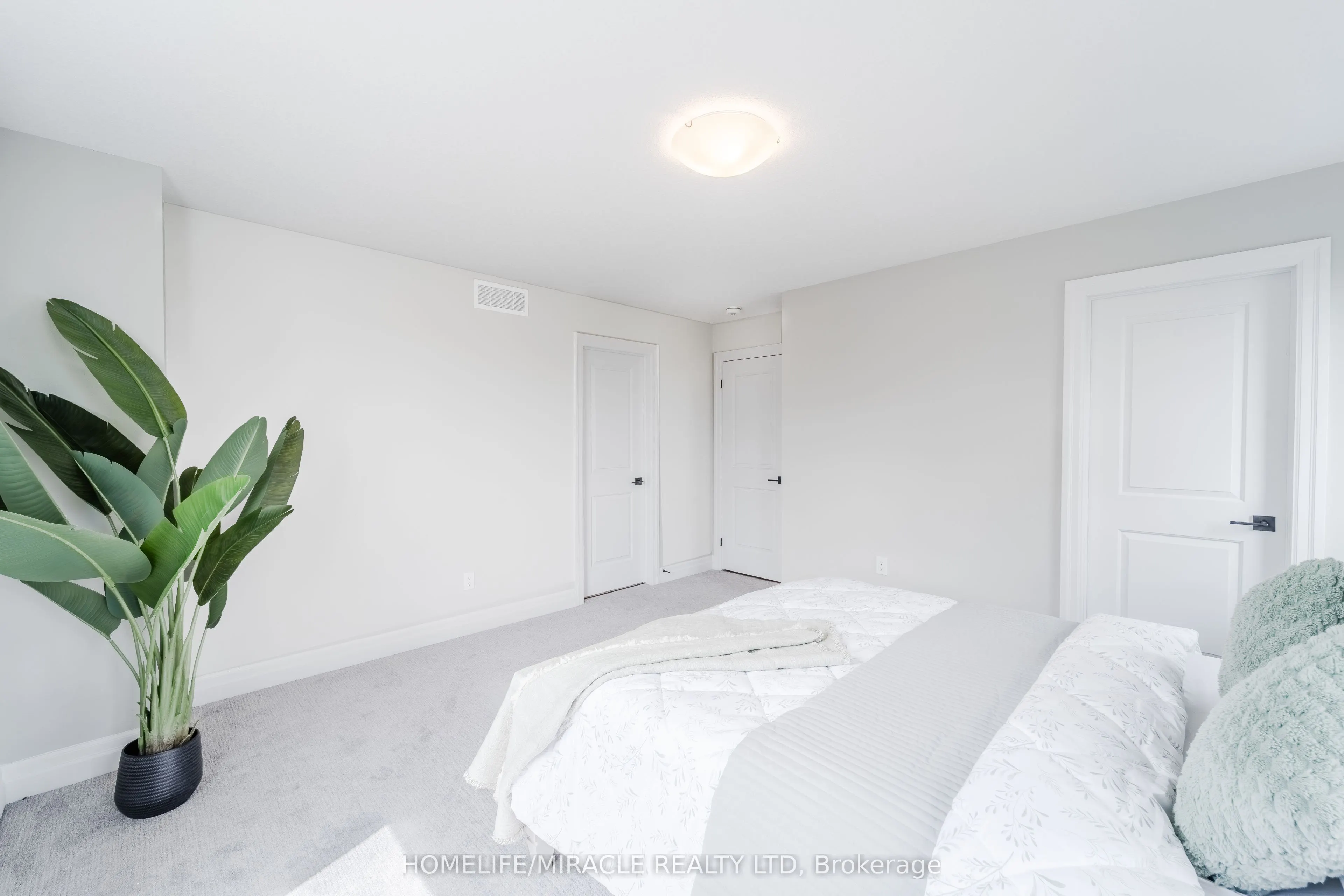 245 Tamarack Boulevard
