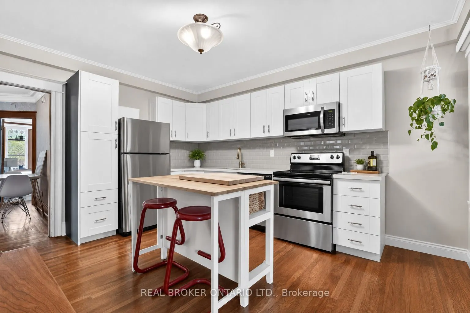 137 Sherman Avenue S
