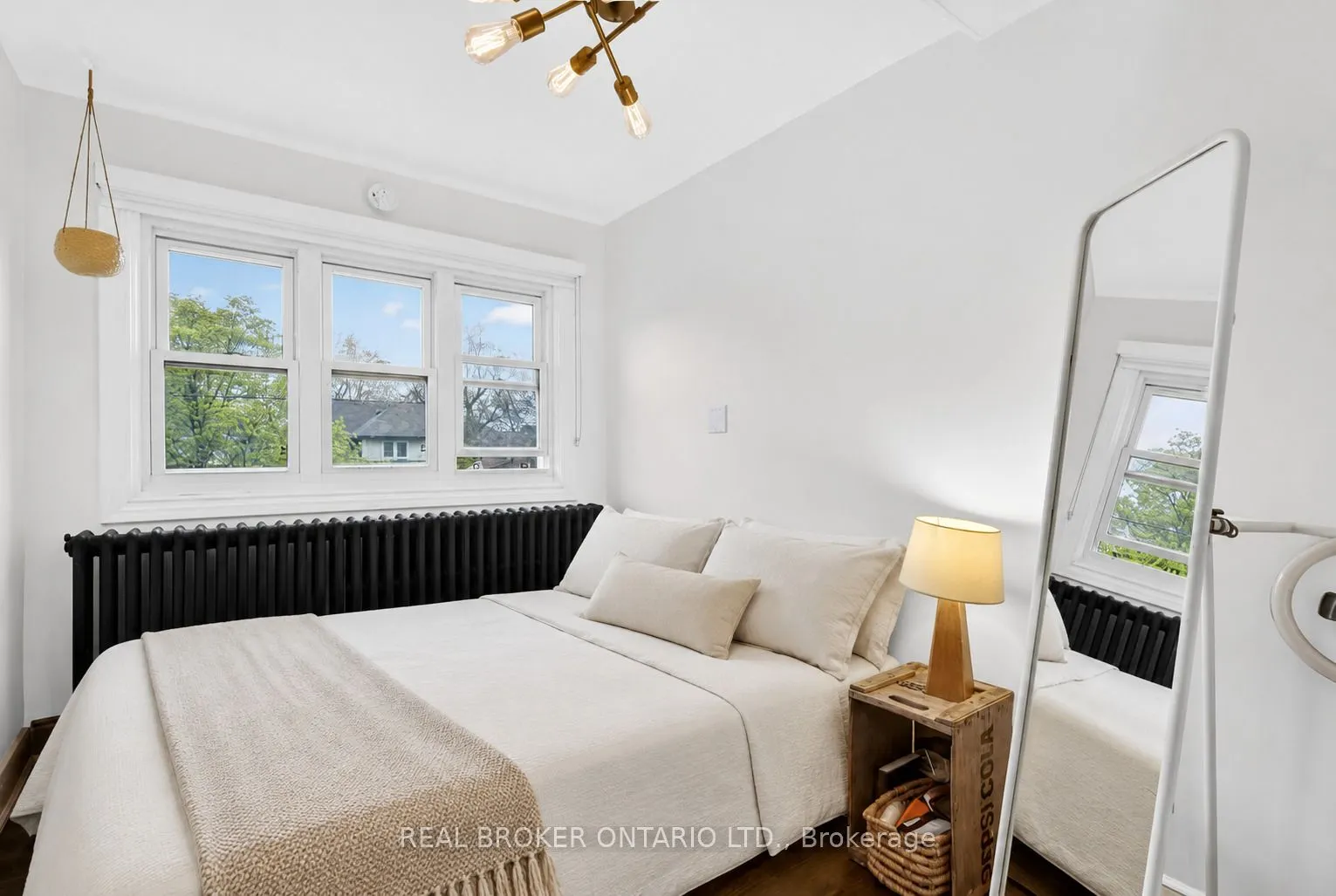137 Sherman Avenue S