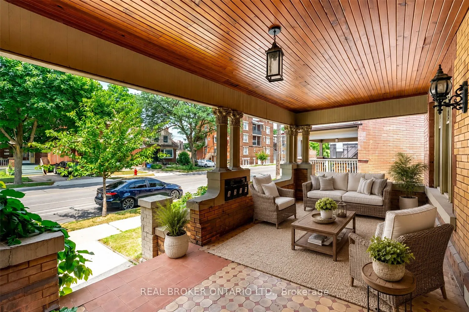137 Sherman Avenue S