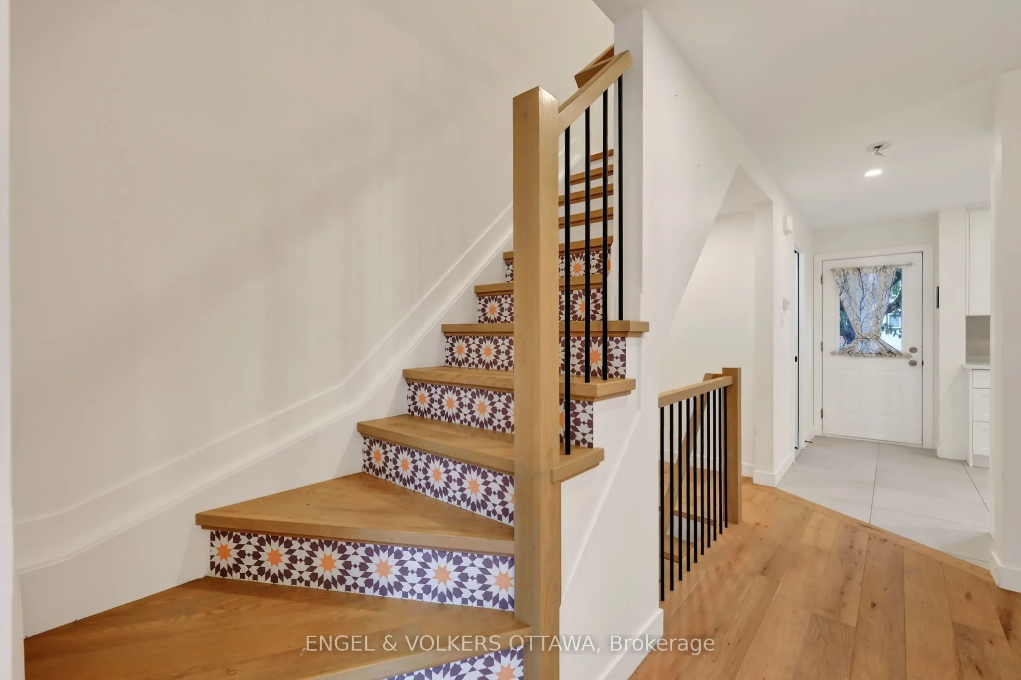259 Teal Crescent #24