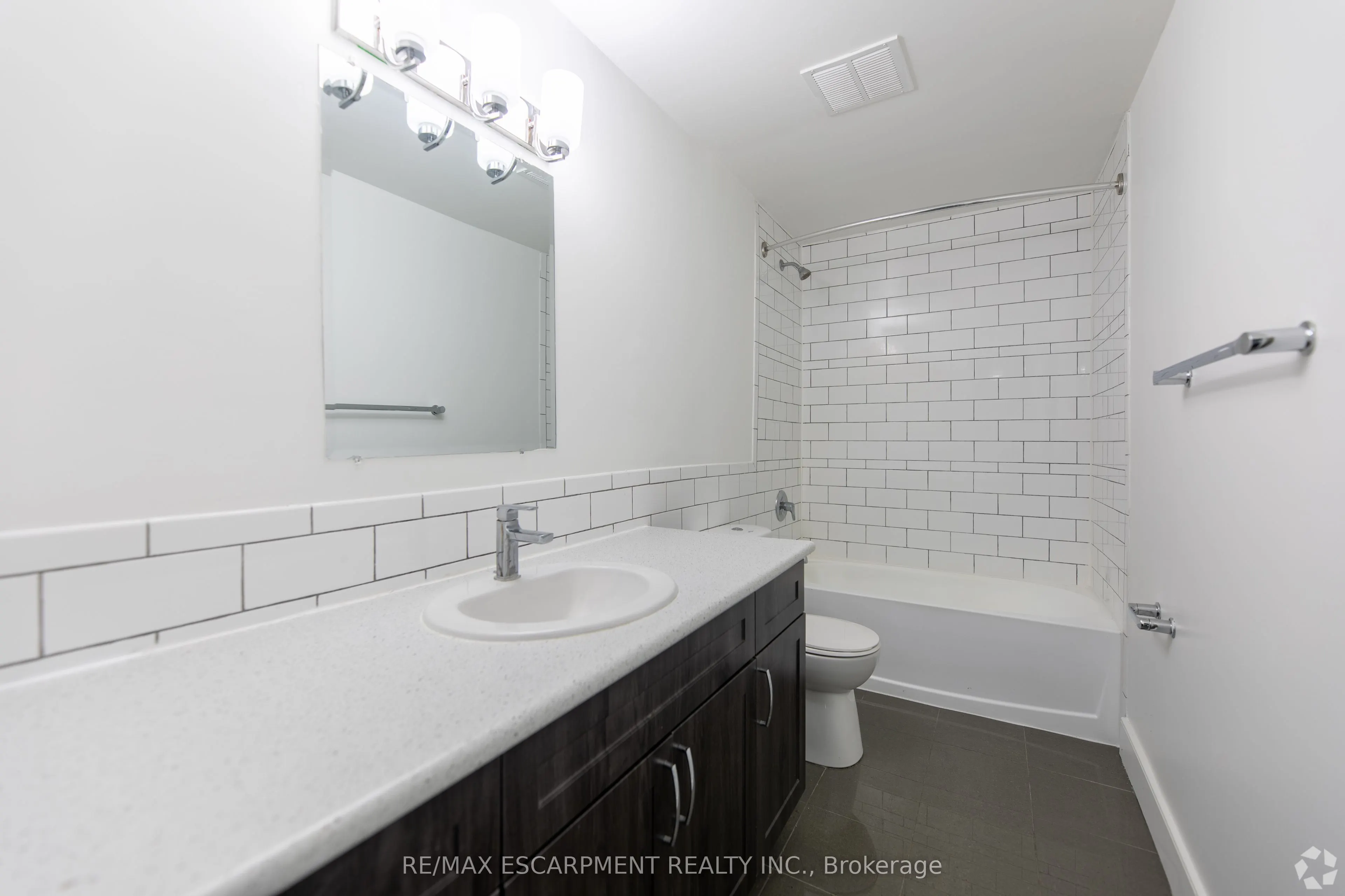 285 Erb Street W #707