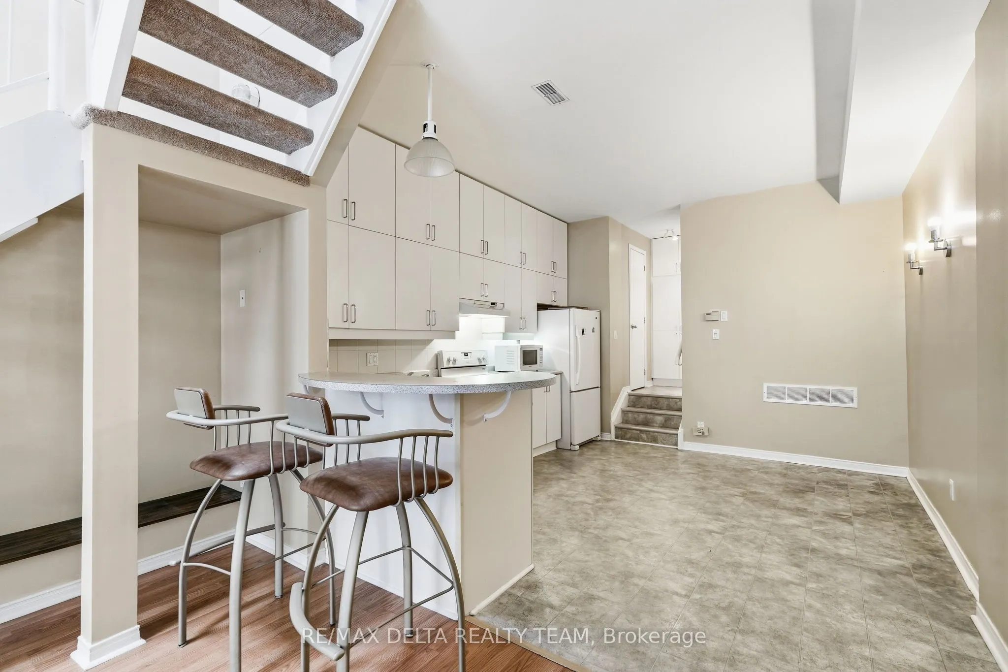 170 Cathcart Street #7