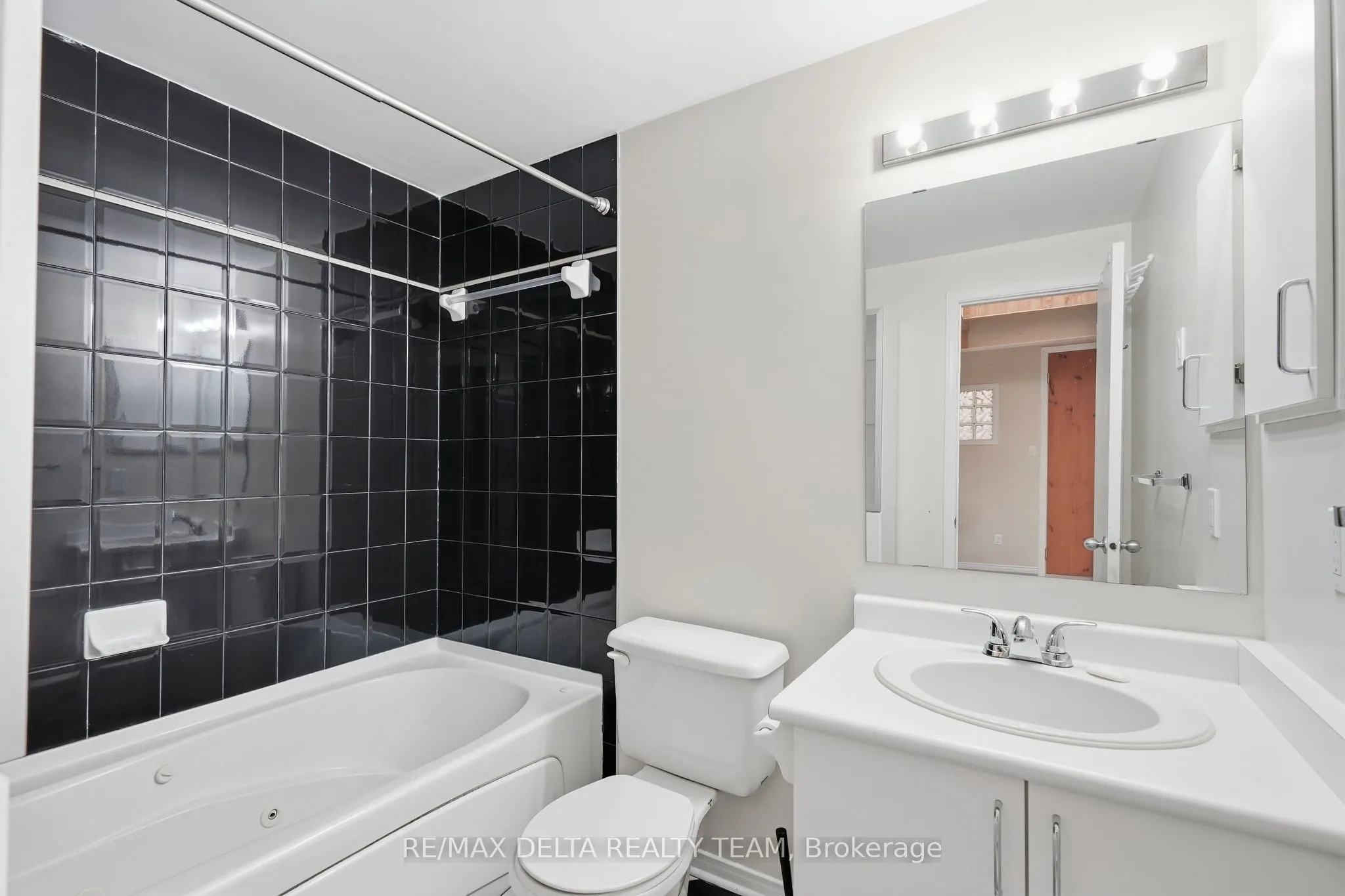 170 Cathcart Street #7