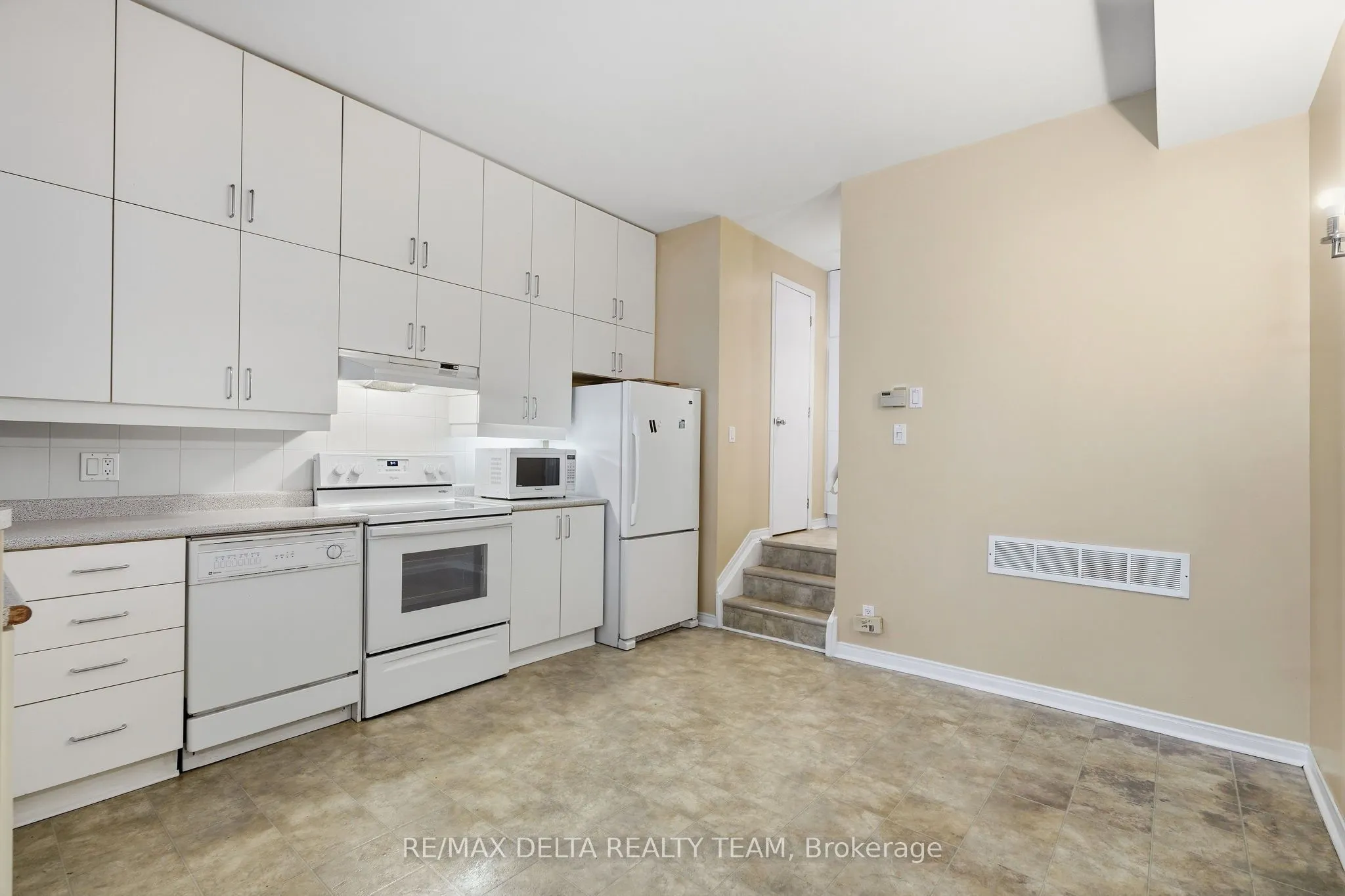 170 Cathcart Street #7