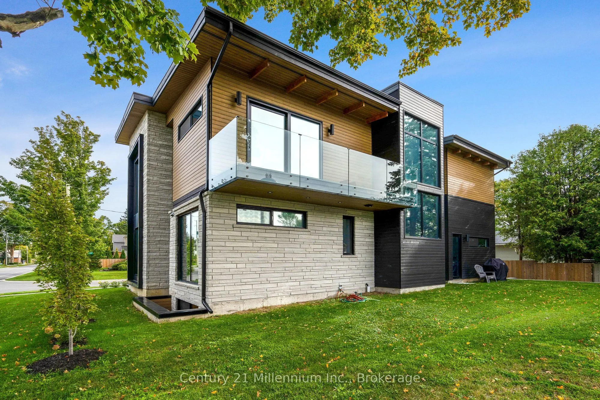 41 Alice Street W