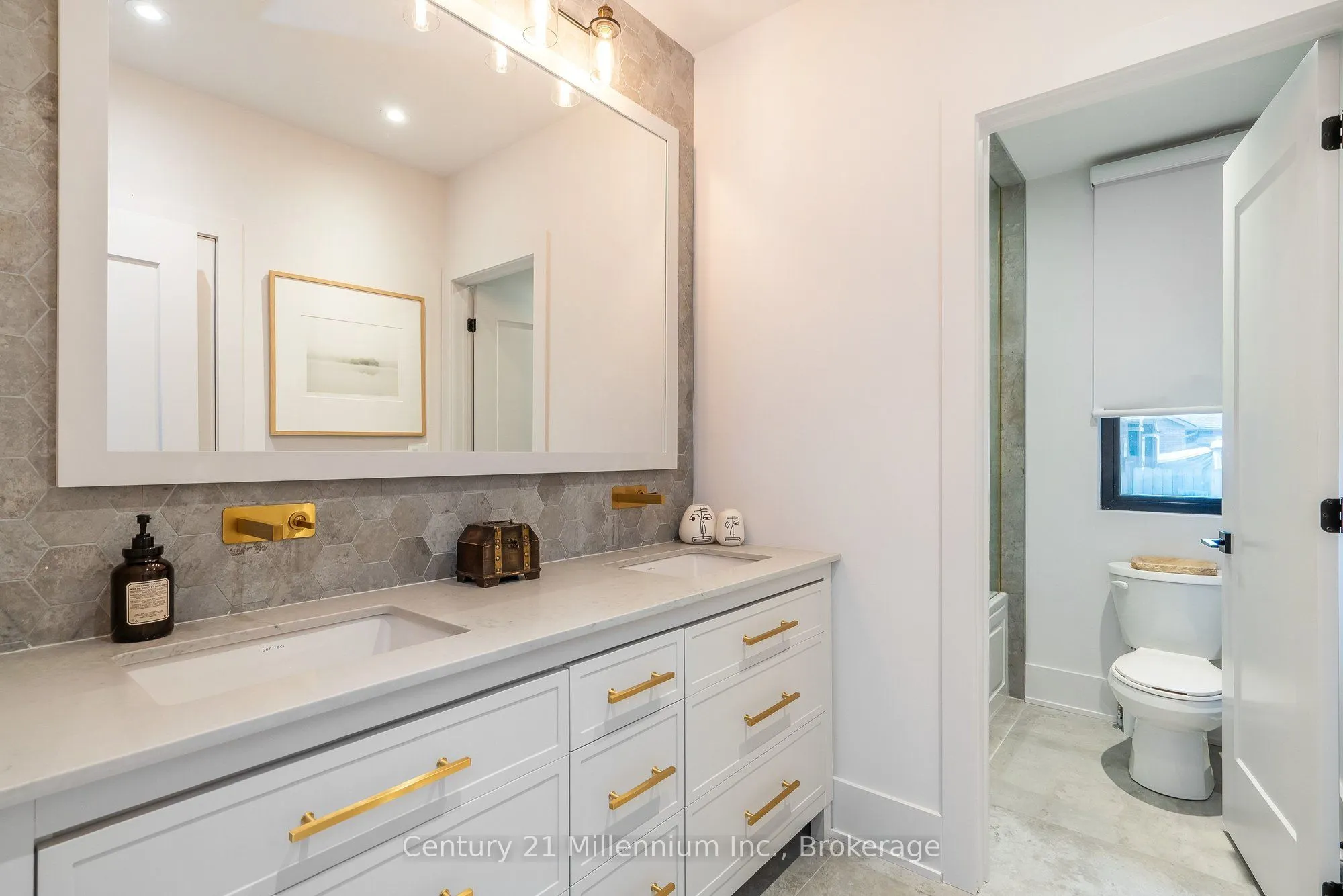 41 Alice Street W