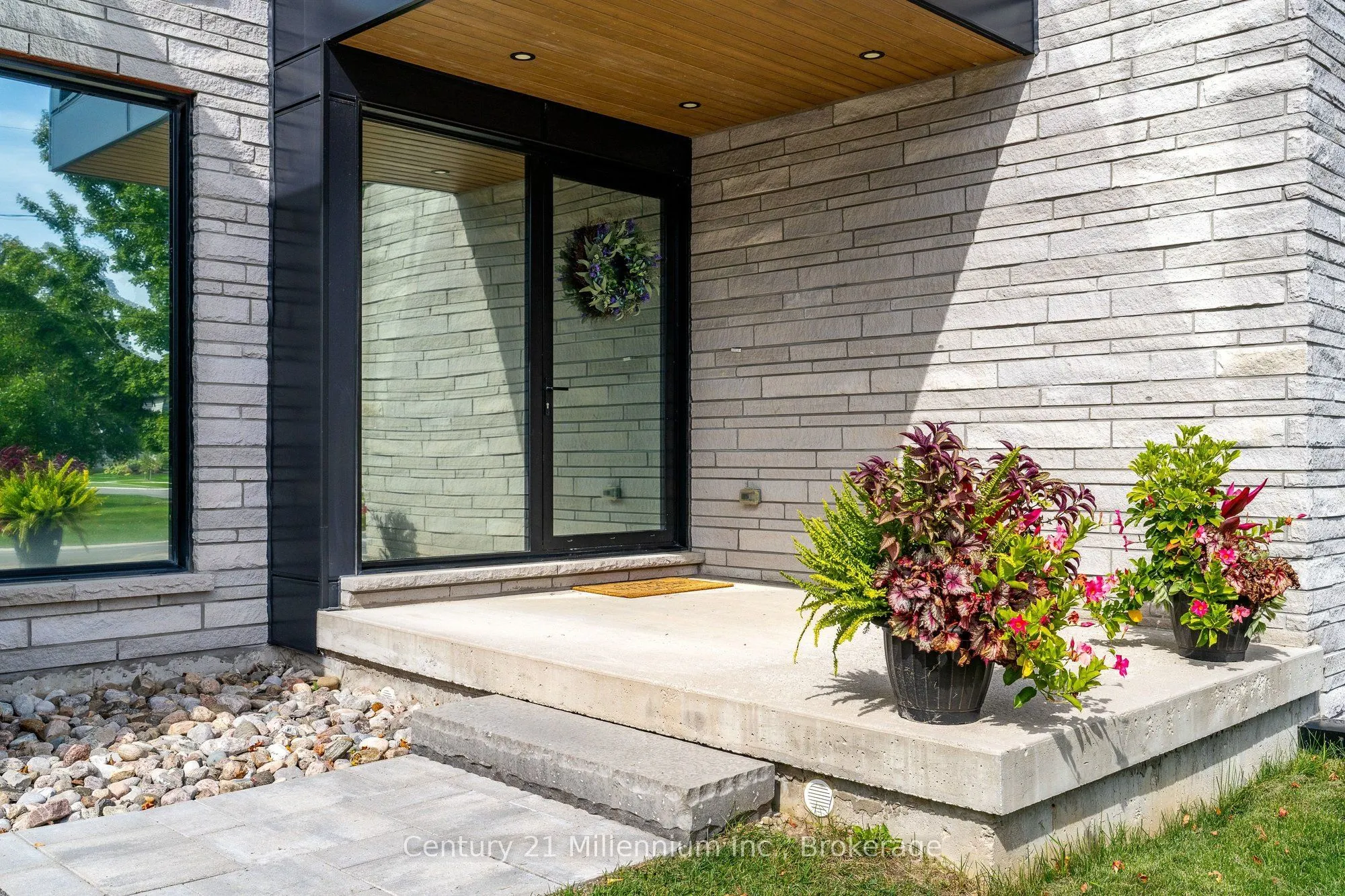 41 Alice Street W