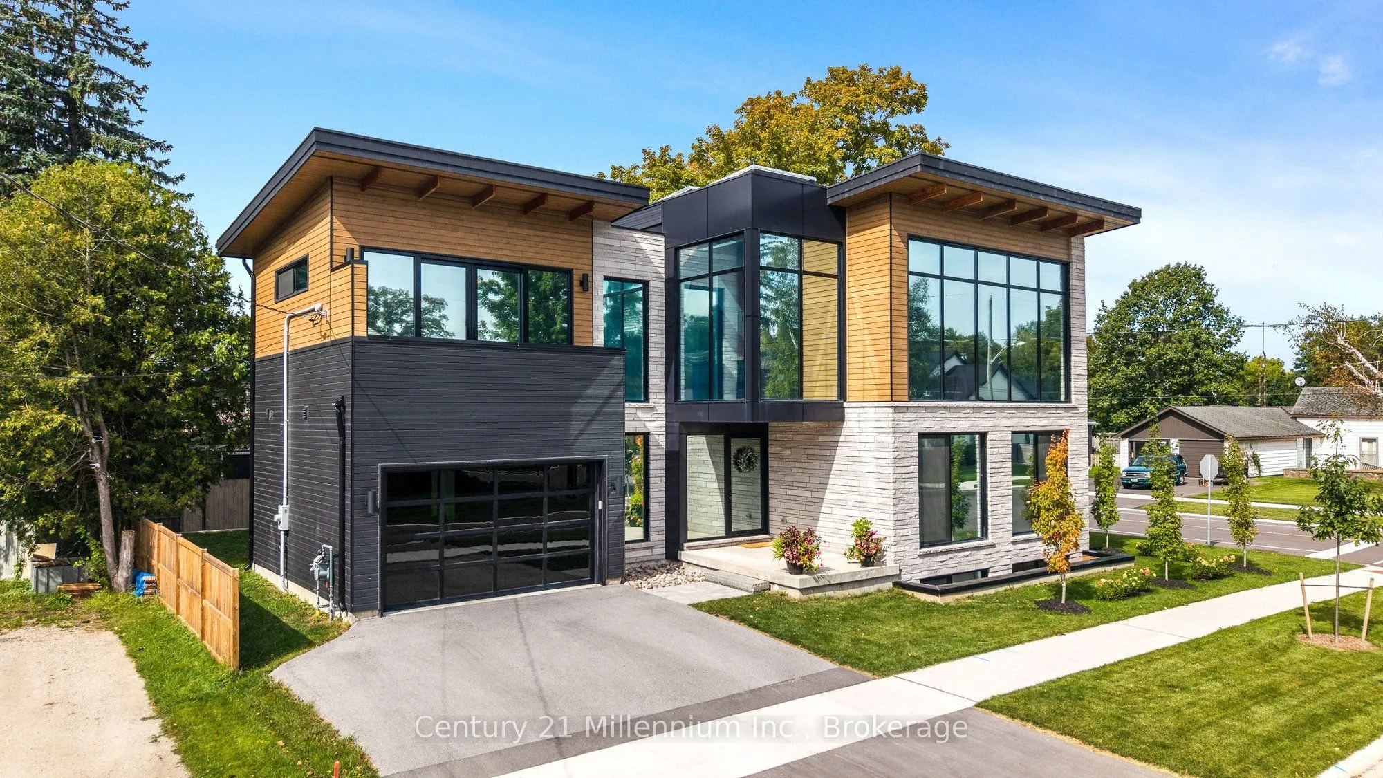 41 Alice Street W