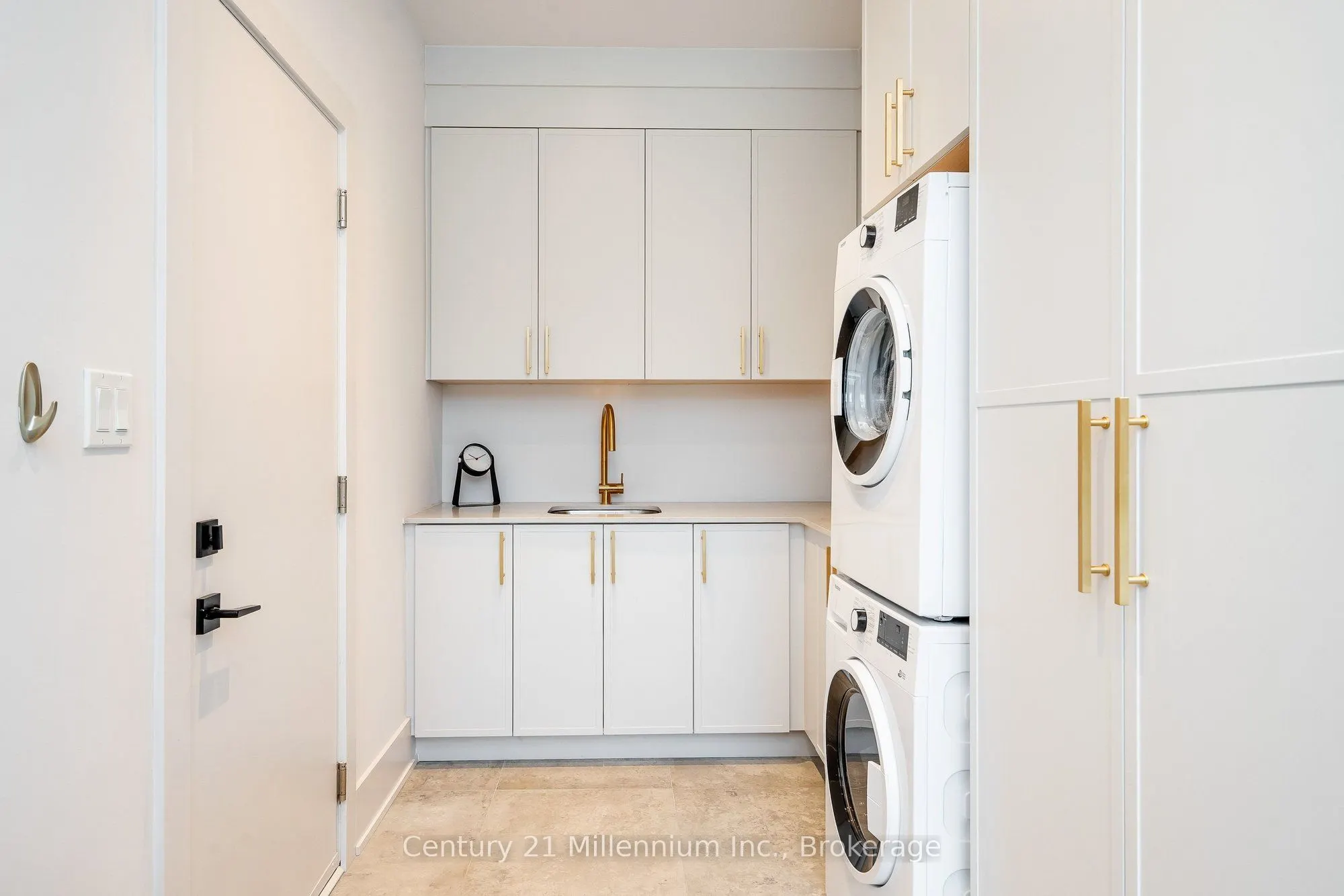 41 Alice Street W