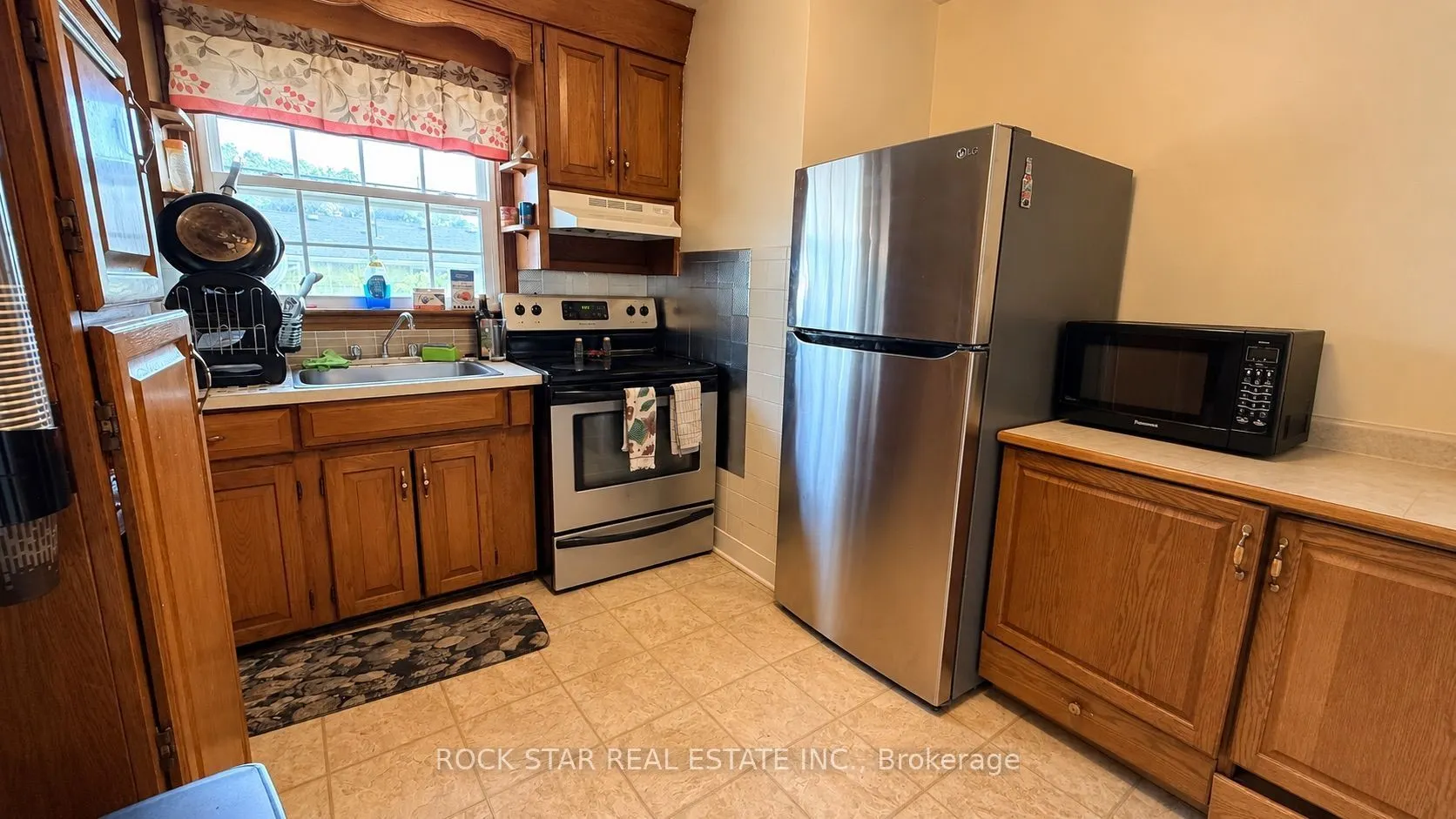 12 Roseland Avenue
