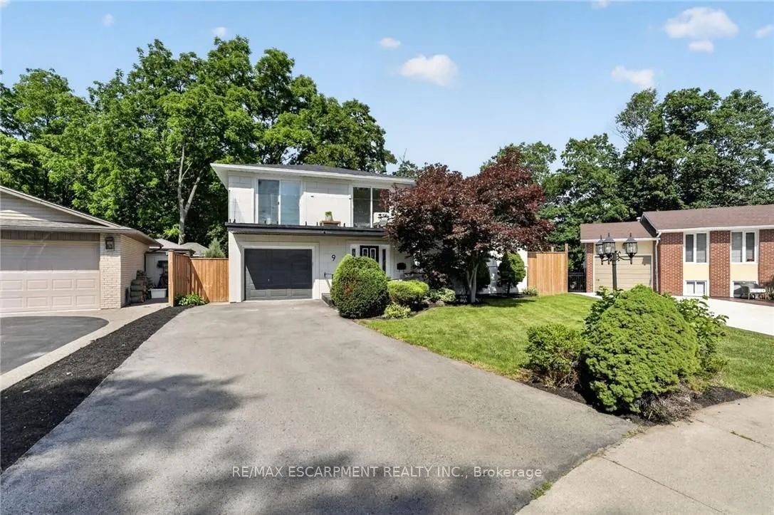 9 Leslie Drive