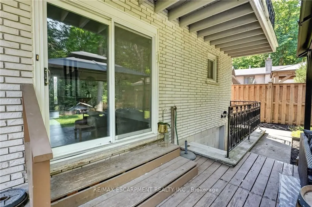 9 Leslie Drive
