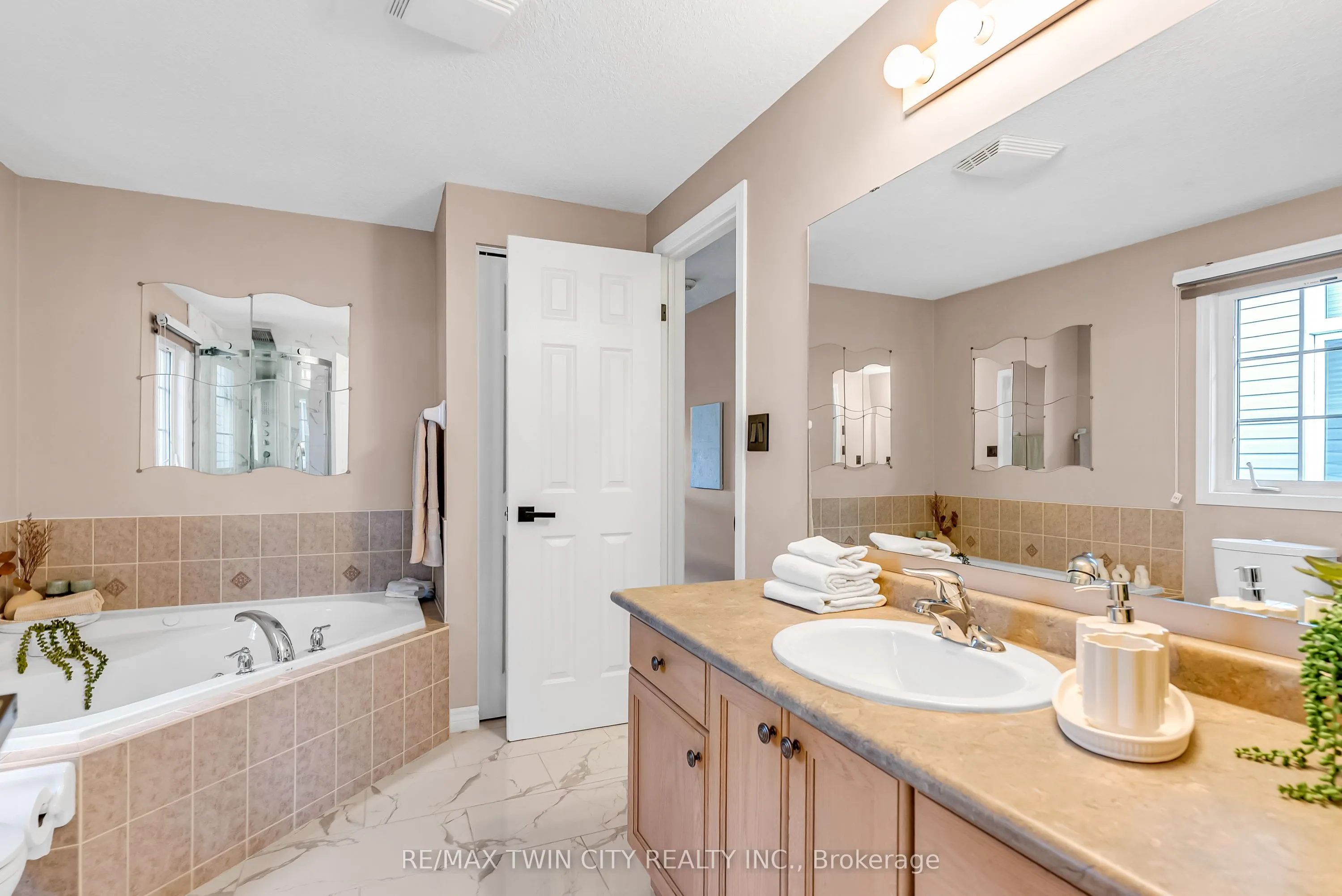 193 Mountain Laurel Crescent