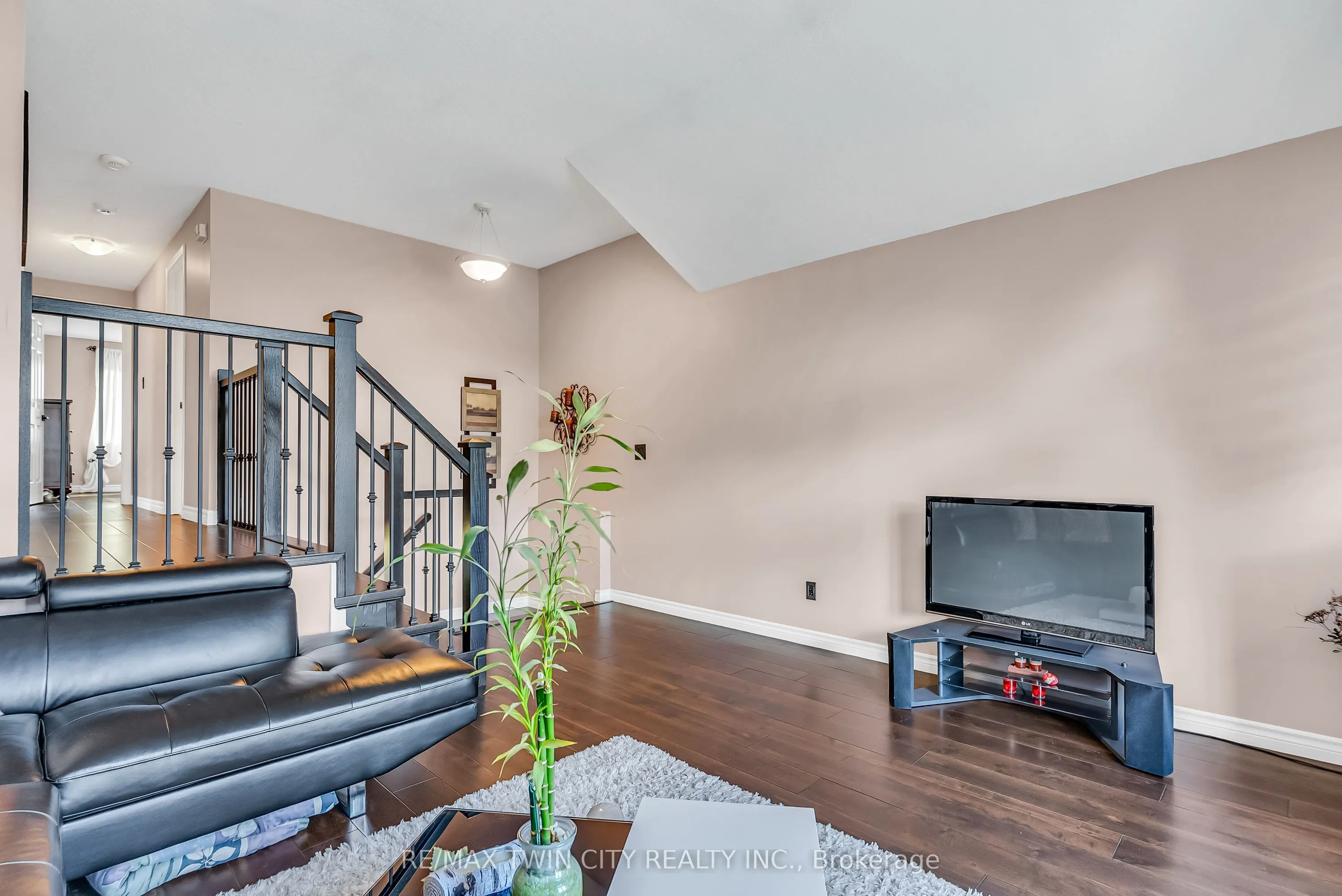 193 Mountain Laurel Crescent