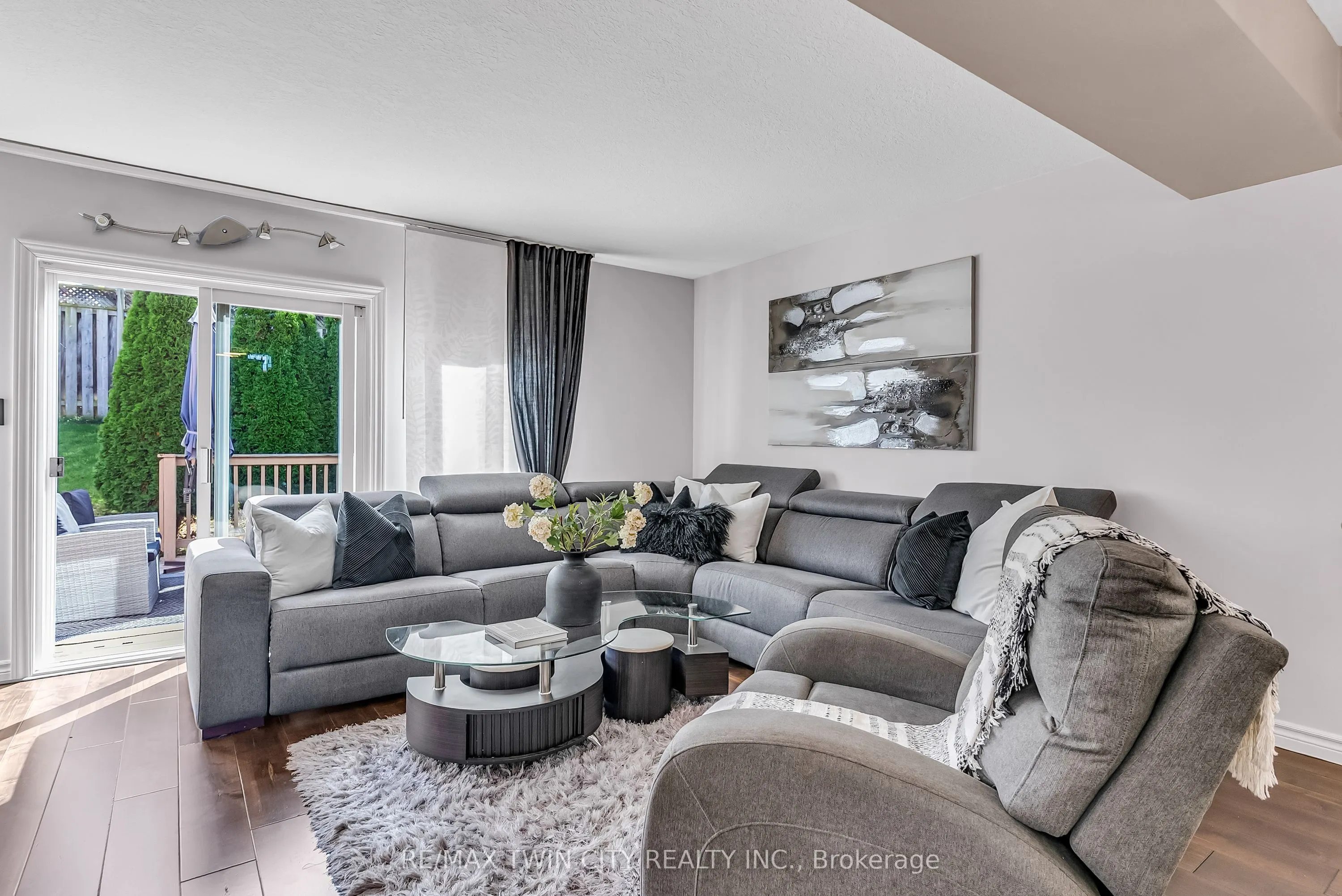 193 Mountain Laurel Crescent