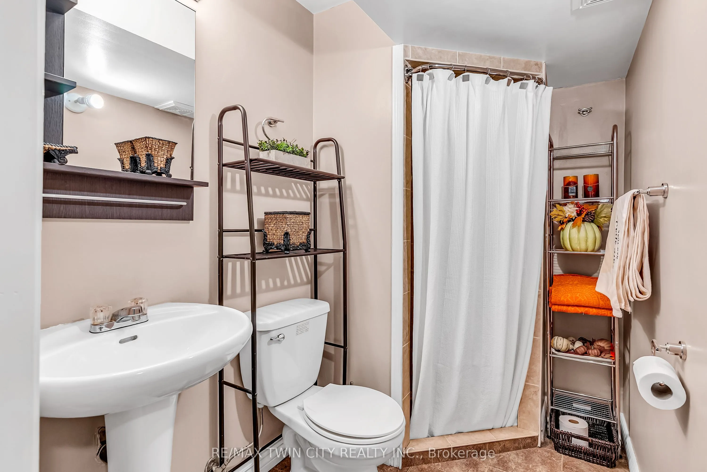 193 Mountain Laurel Crescent