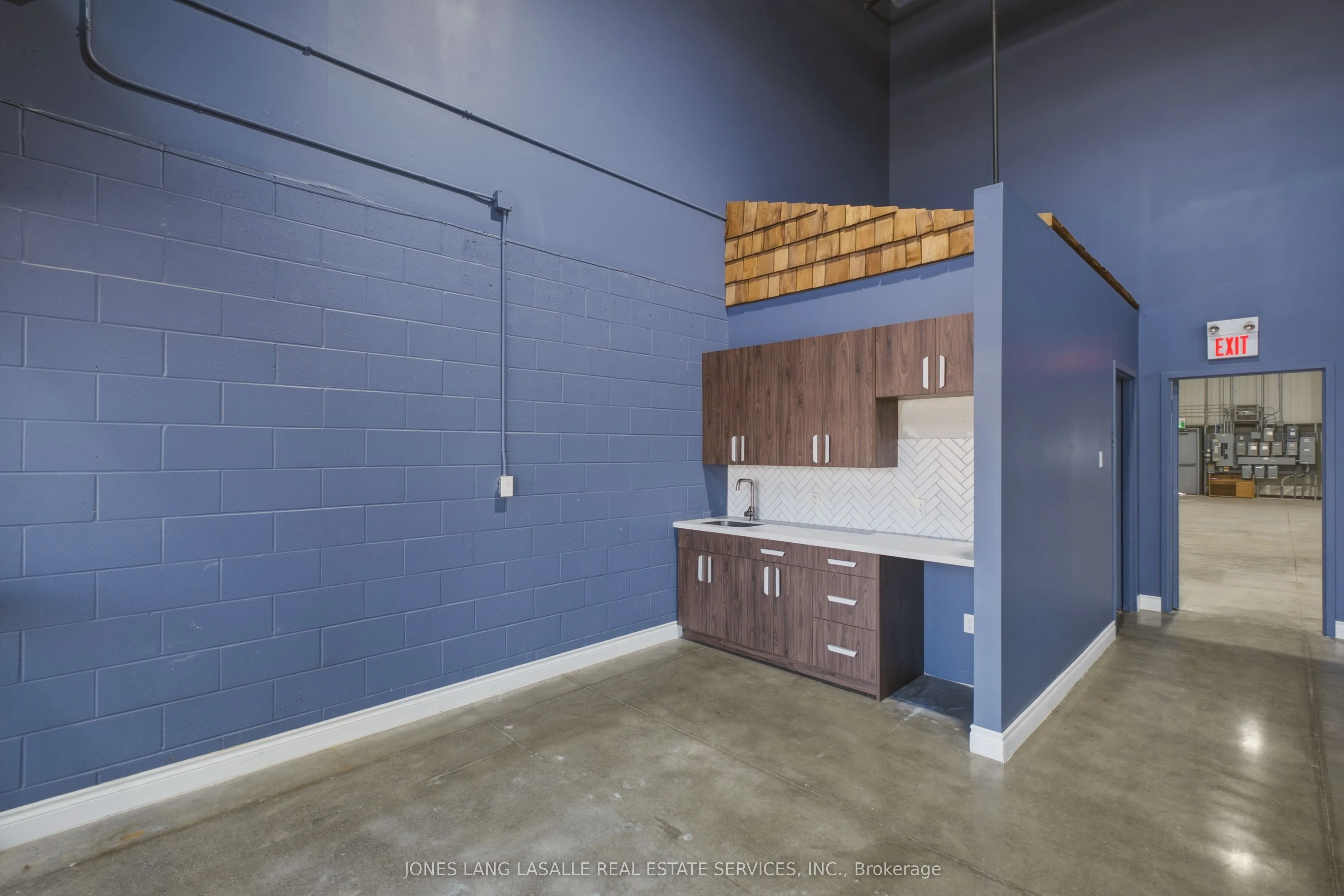 55 Fleming Drive #18-19