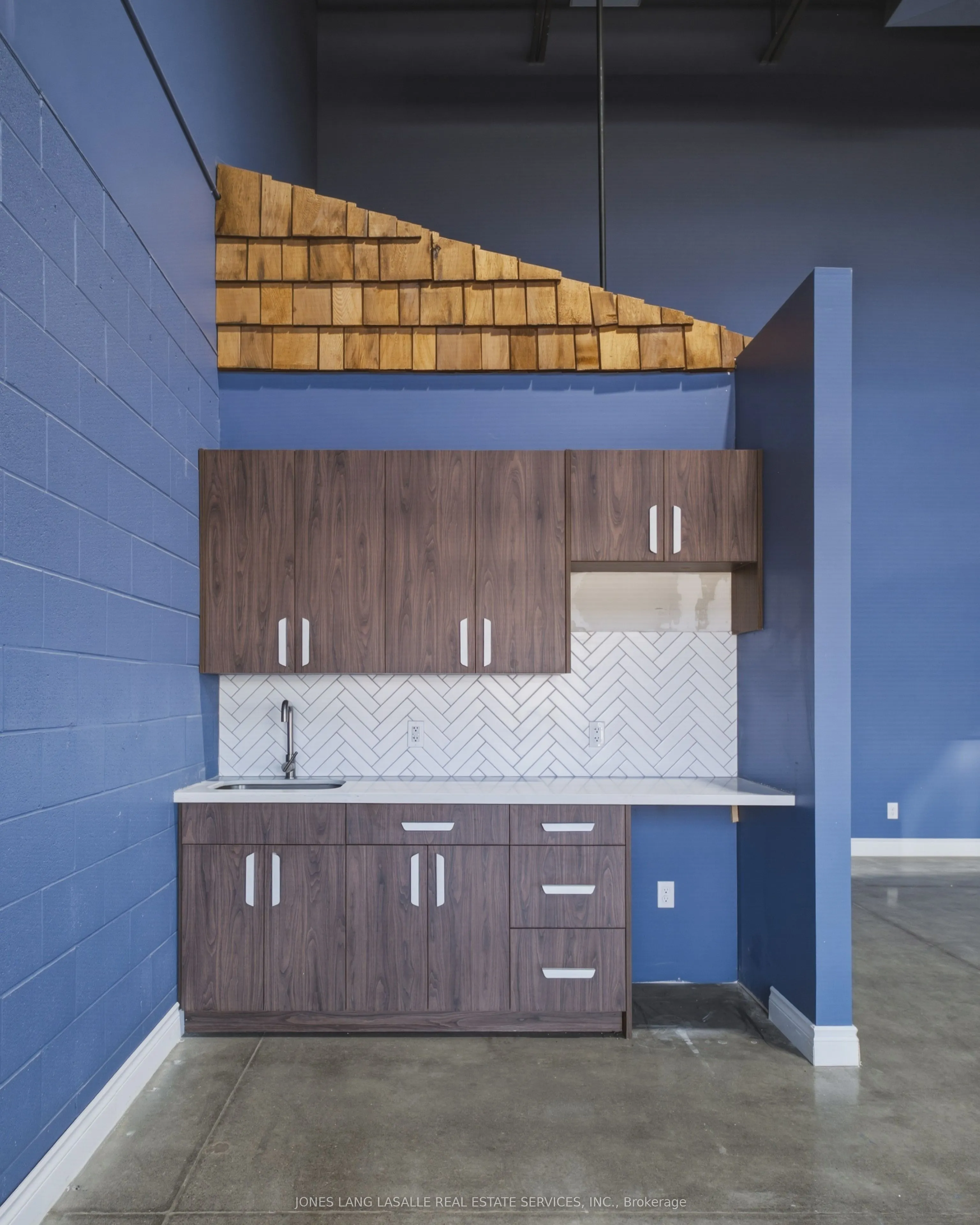 55 Fleming Drive #18-19