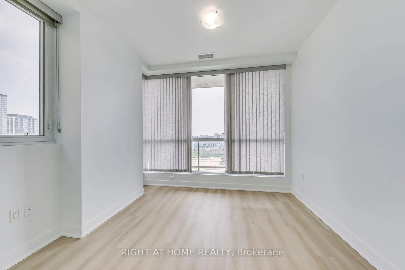 100 GARMENT Street #1102