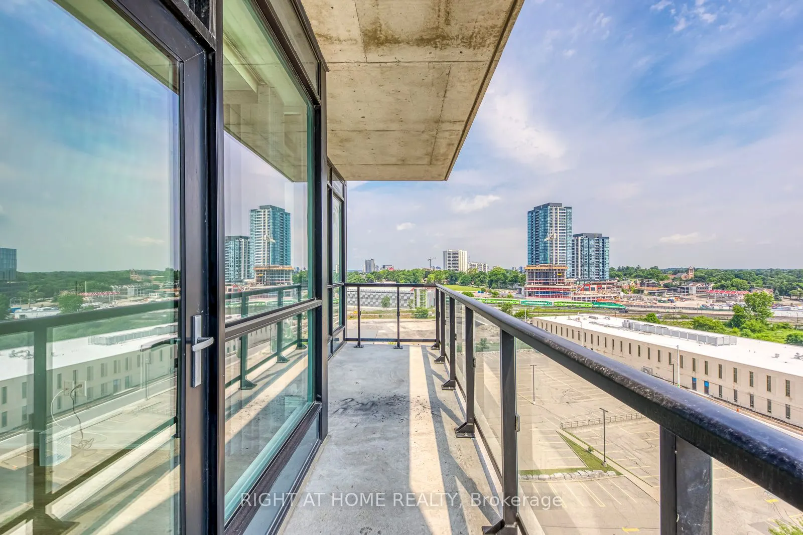 100 GARMENT Street #1102