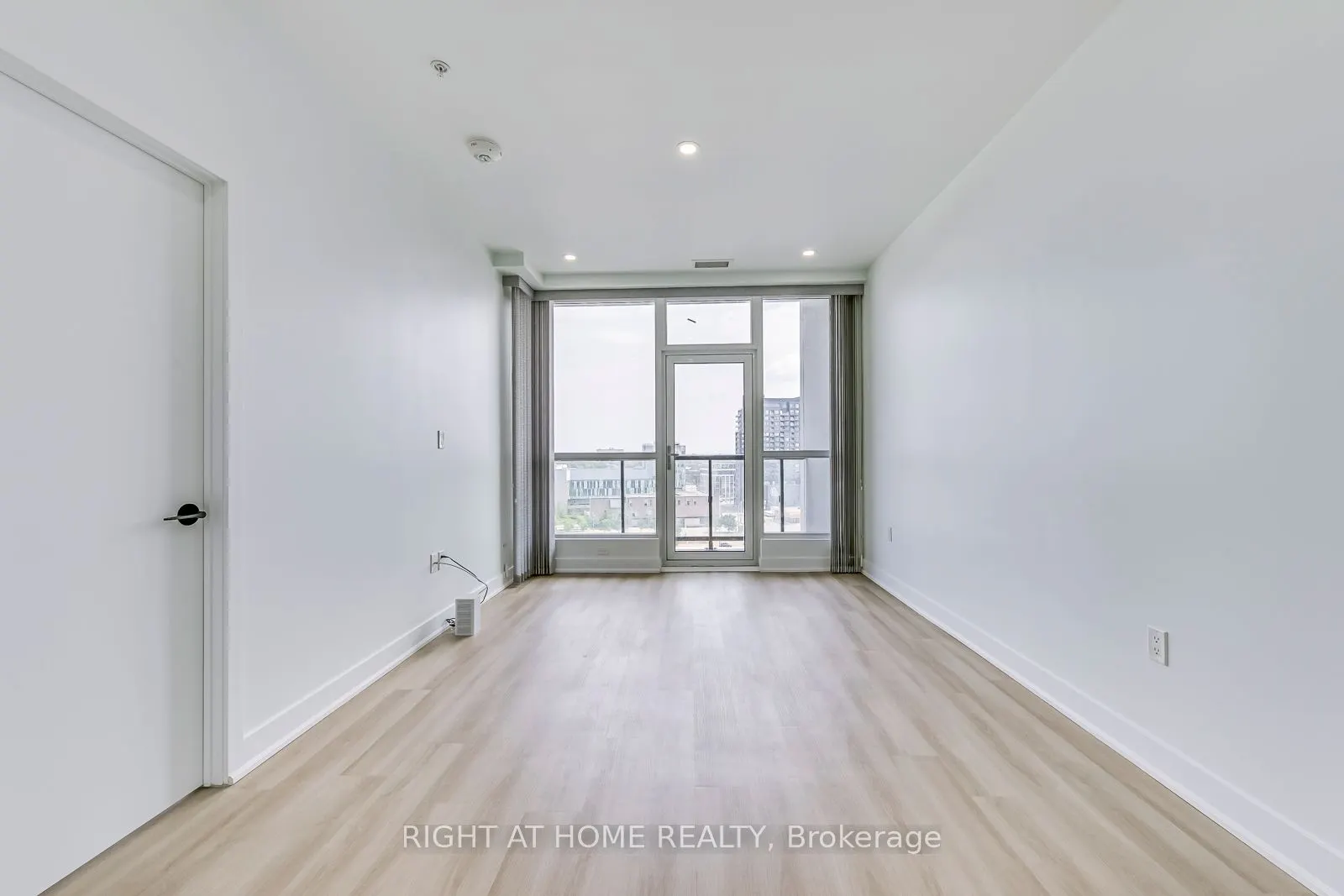 100 GARMENT Street #1102
