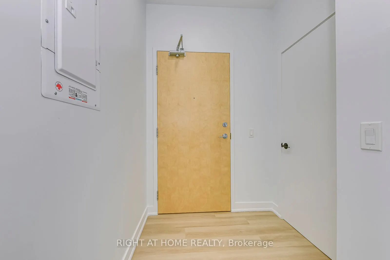 100 GARMENT Street #1102