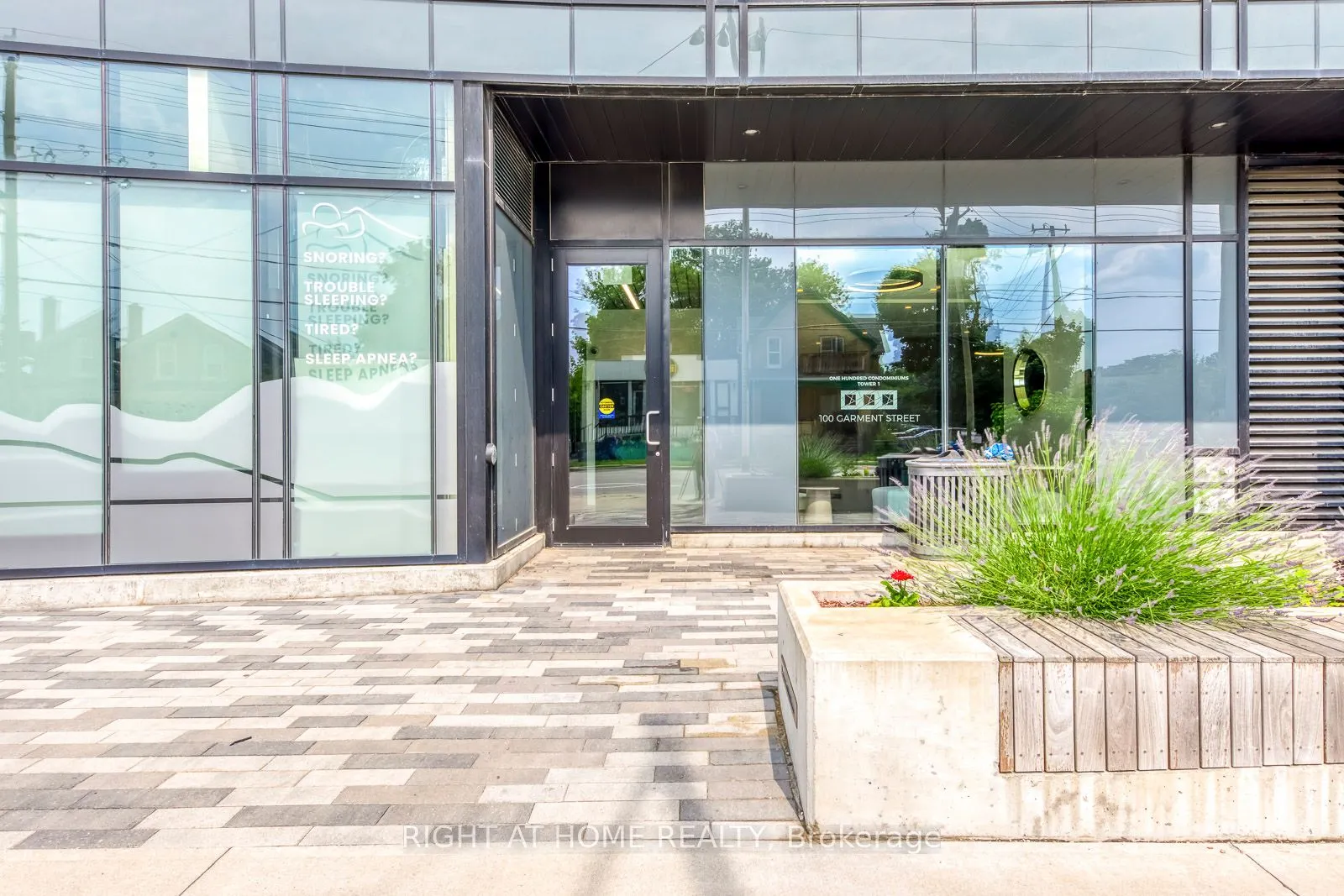 100 GARMENT Street #1102