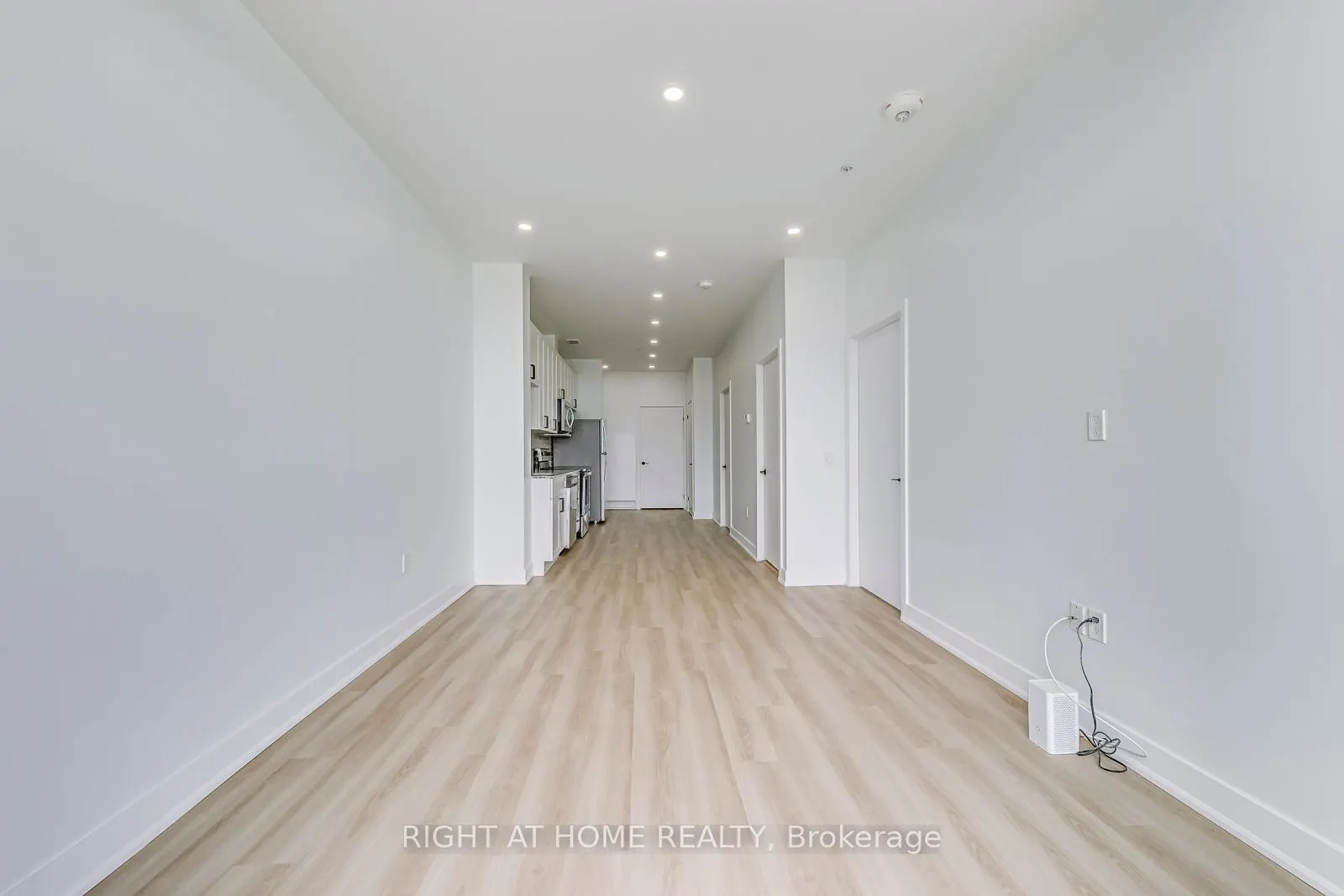 100 GARMENT Street #1102