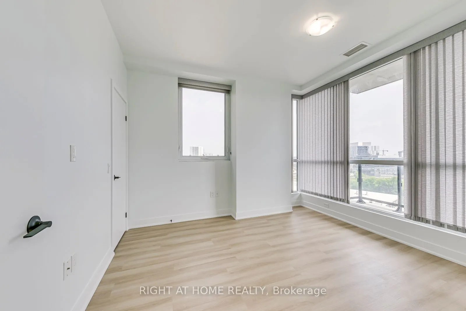 100 GARMENT Street #1102