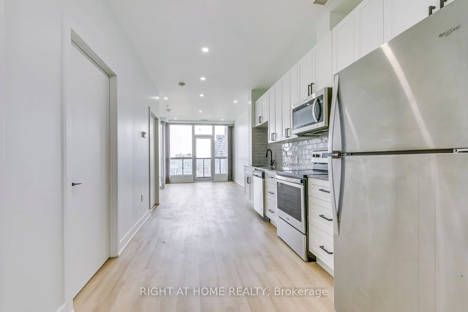 100 GARMENT Street #1102