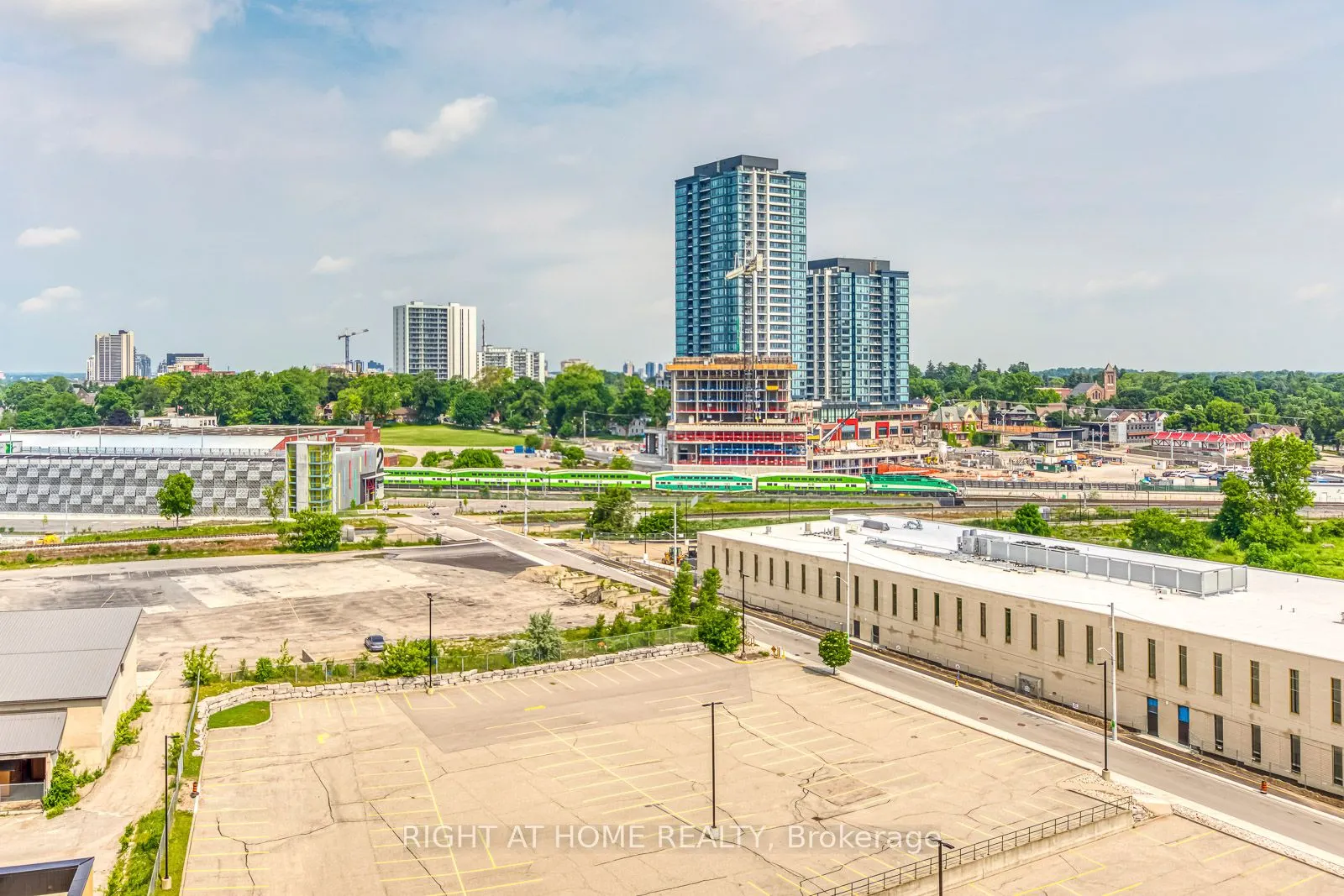 100 GARMENT Street #1102