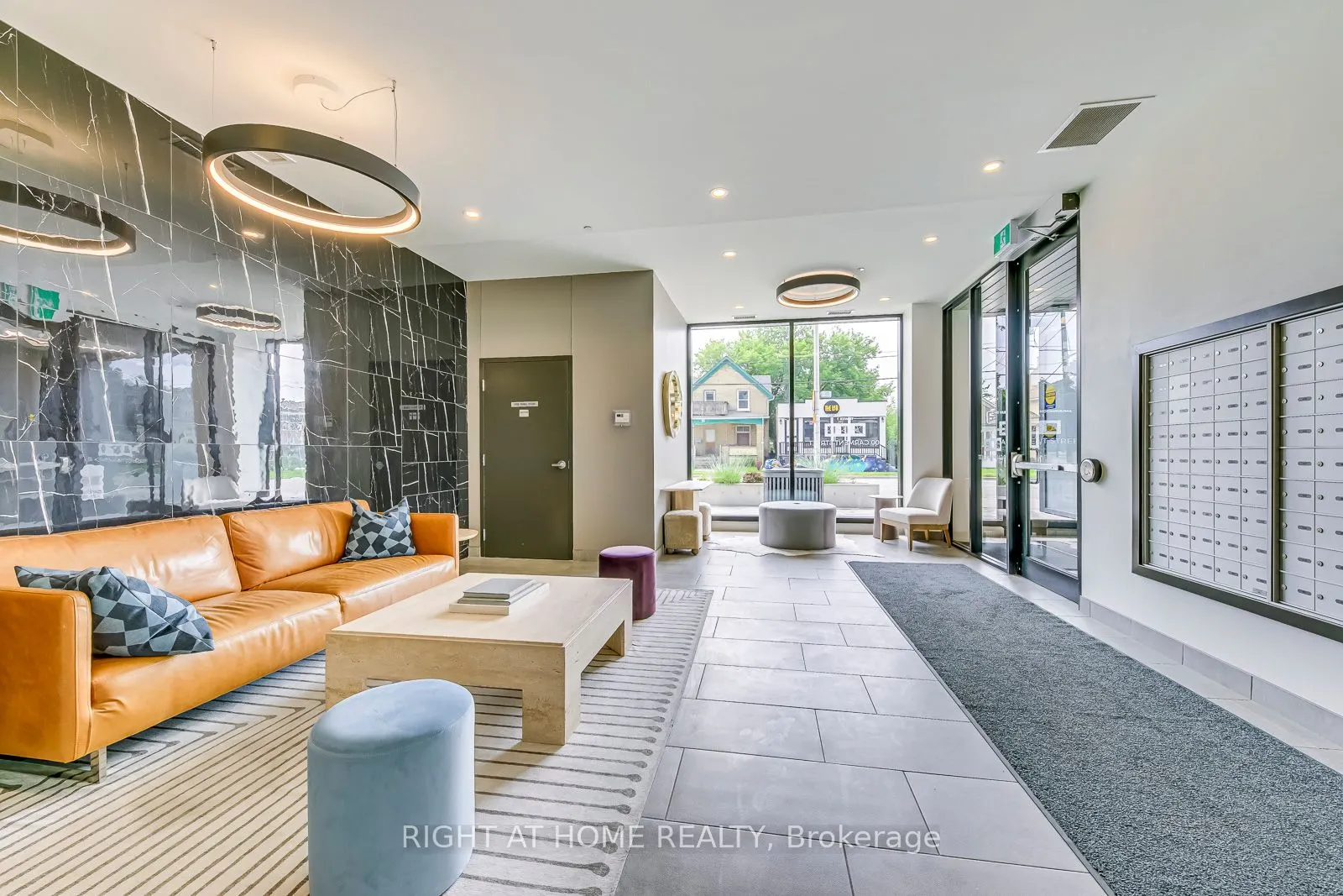 100 GARMENT Street #1102