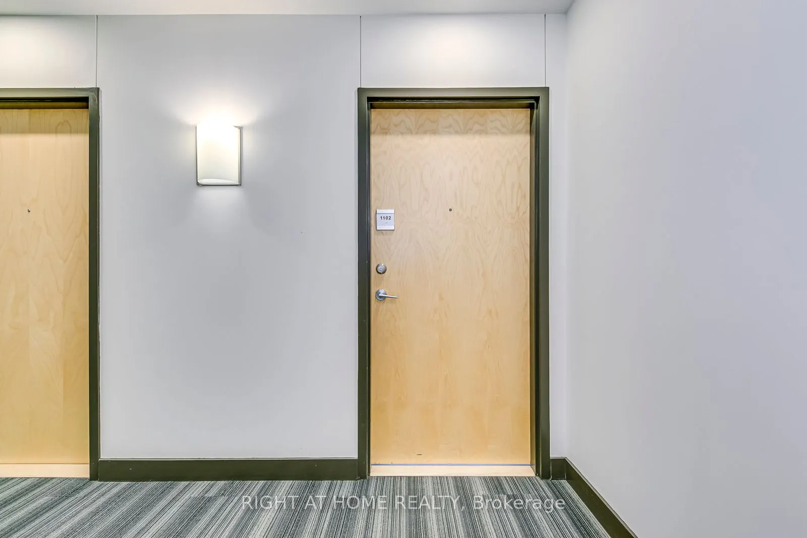 100 GARMENT Street #1102