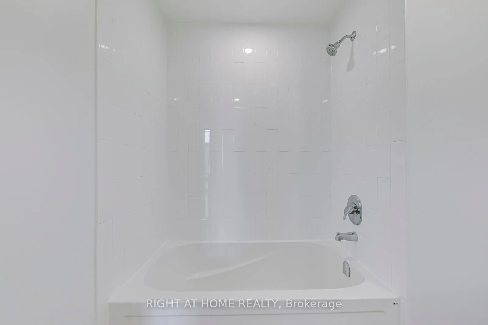 100 GARMENT Street #1102