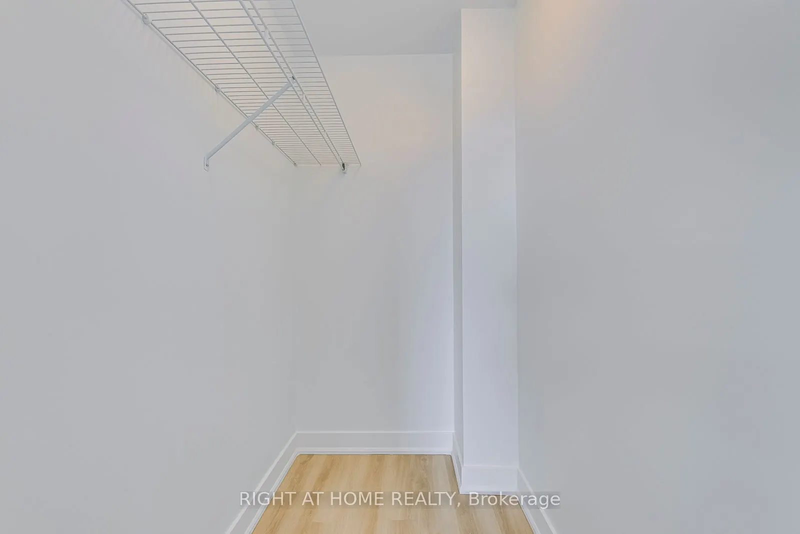 100 GARMENT Street #1102
