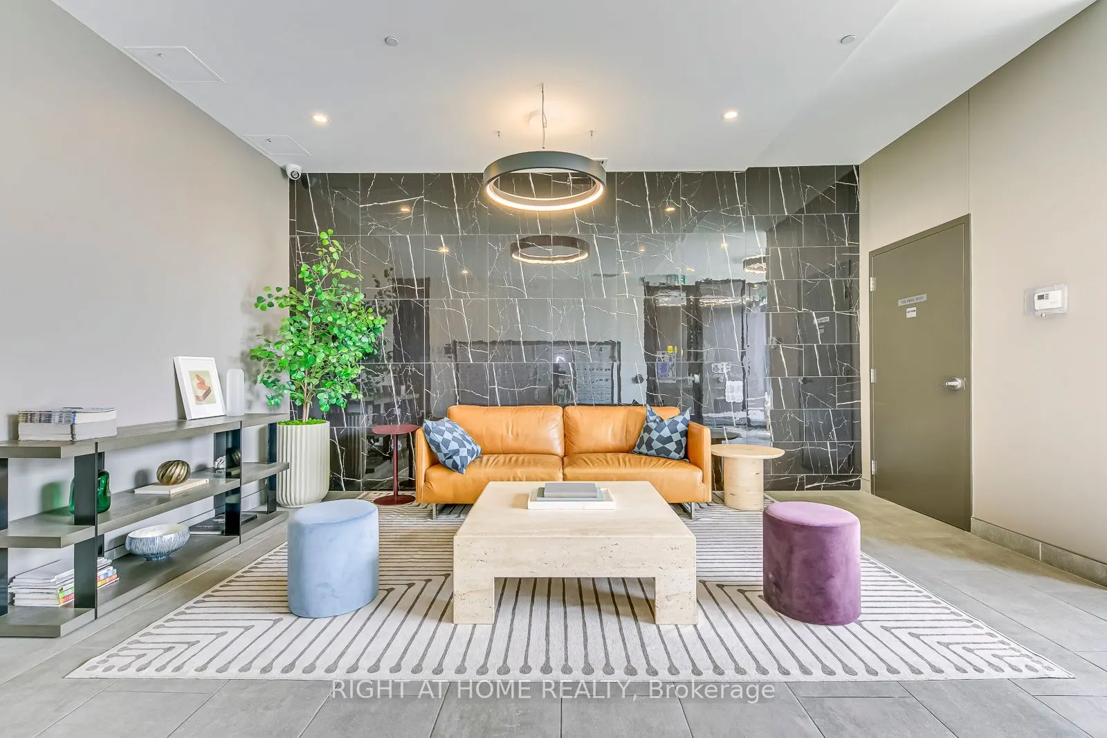 100 GARMENT Street #1102