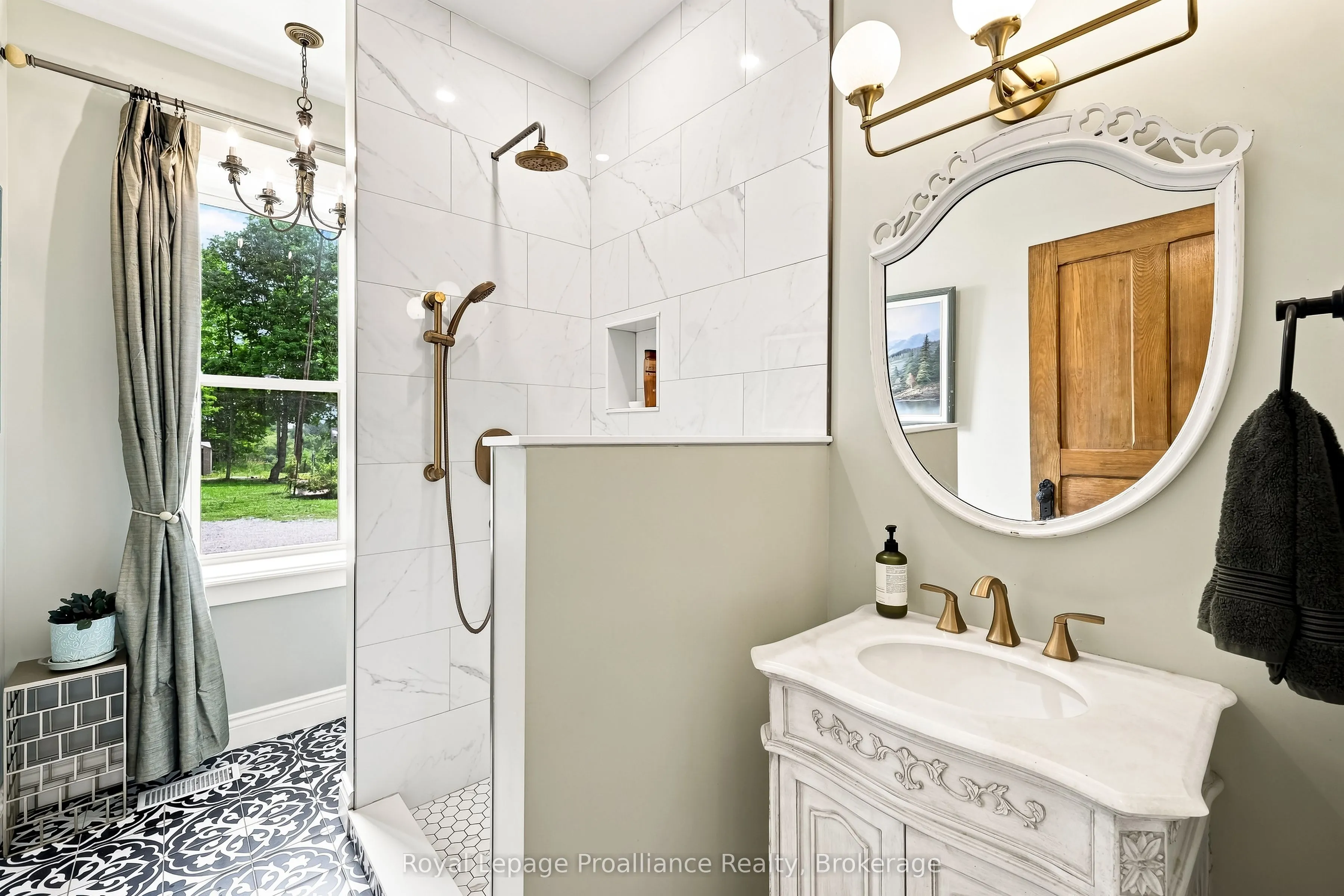 1376 Queensborough Road