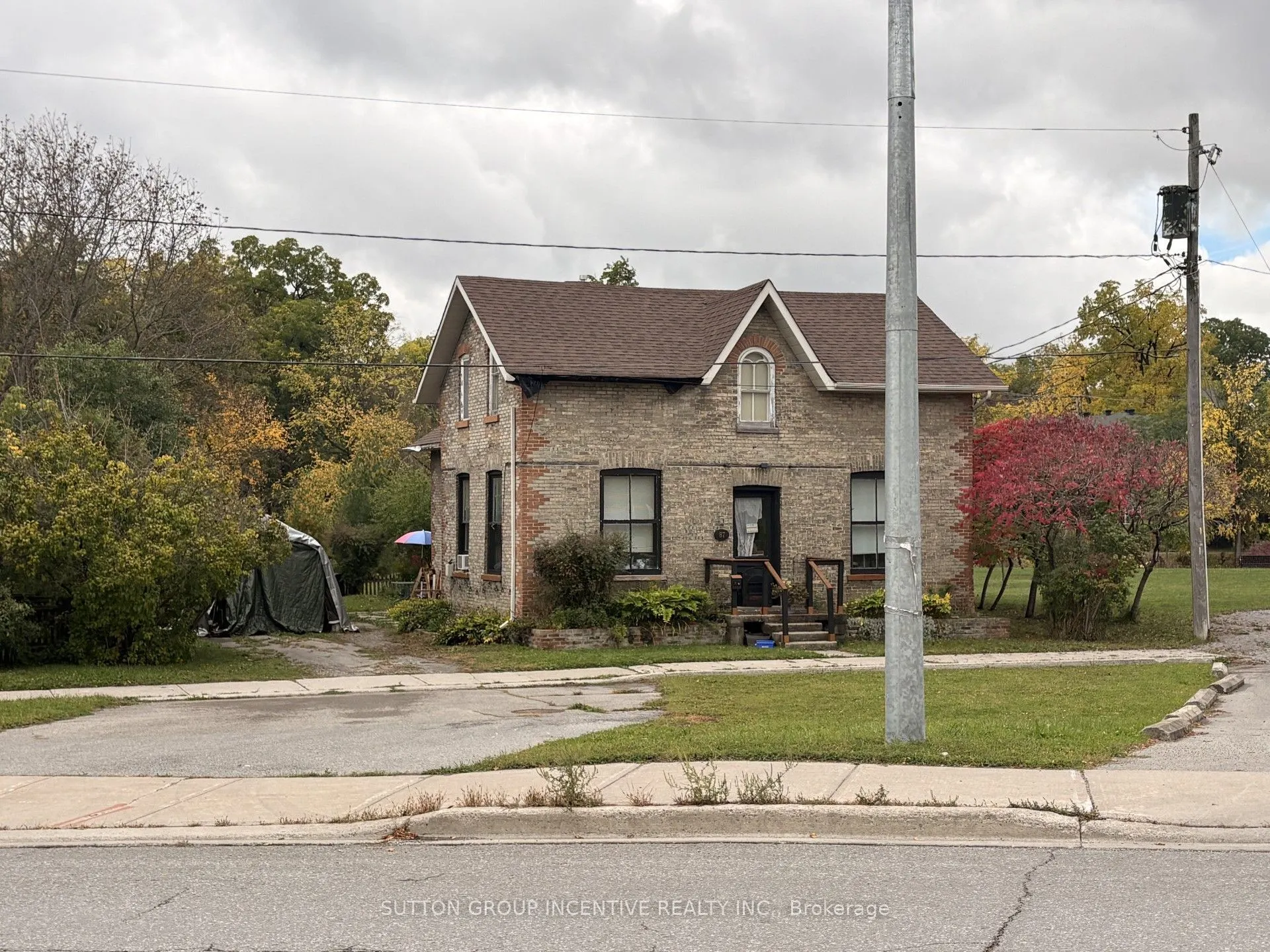 87 Lindsay Street N