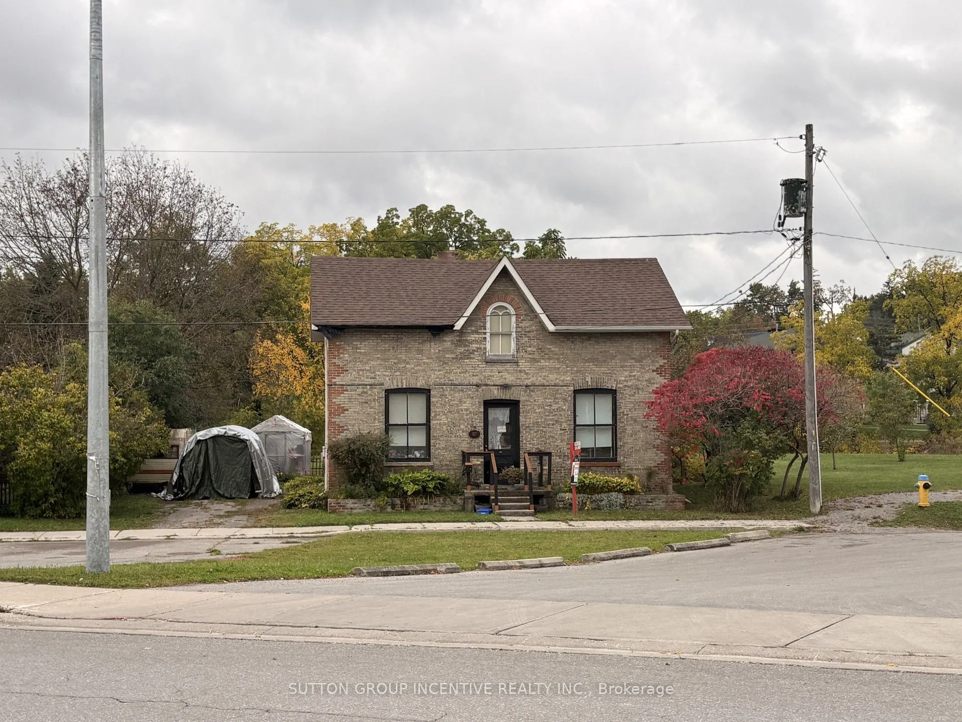 87 Lindsay Street N