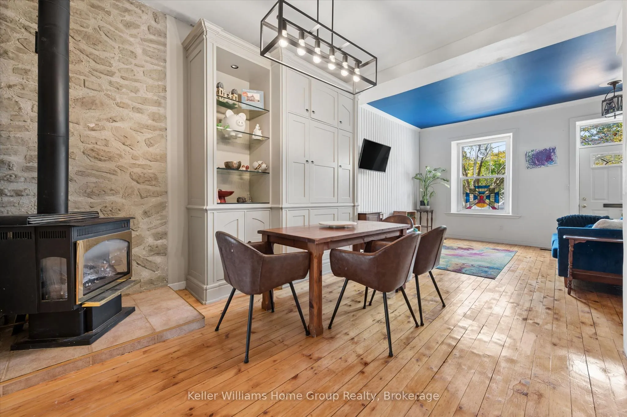 452 St Andrew Street W
