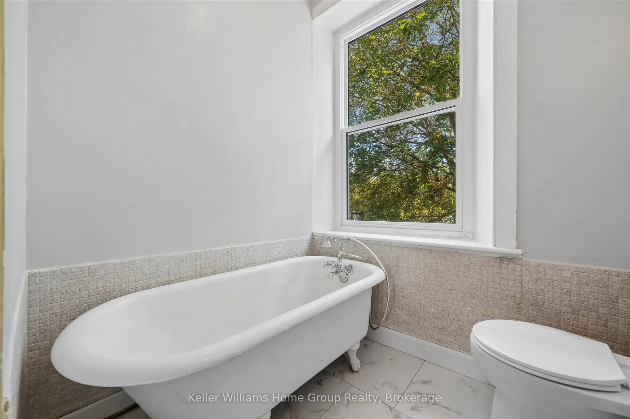 452 St Andrew Street W