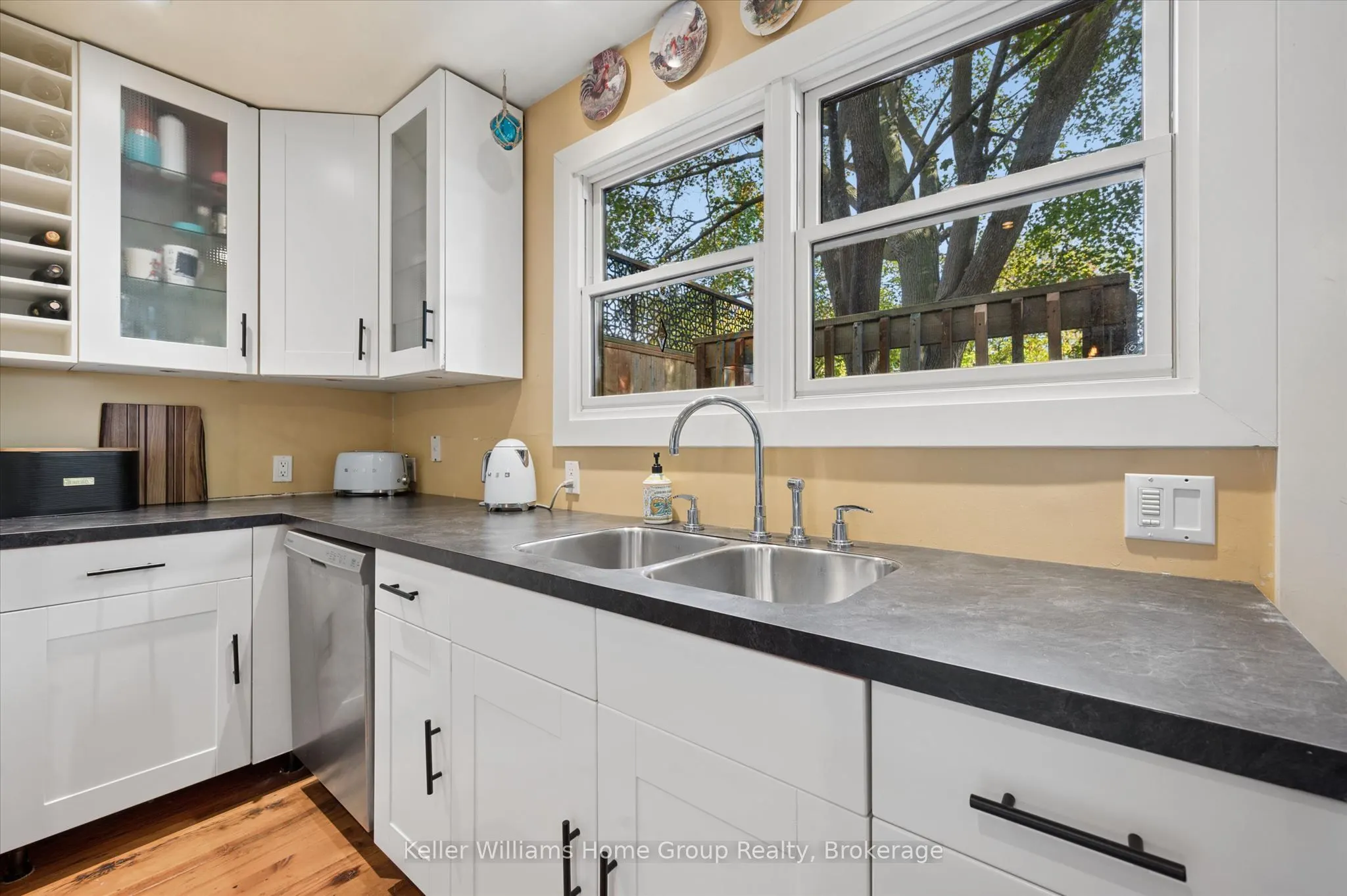 452 St Andrew Street W