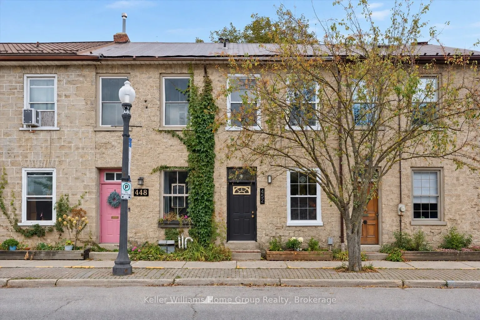 452 St Andrew Street W